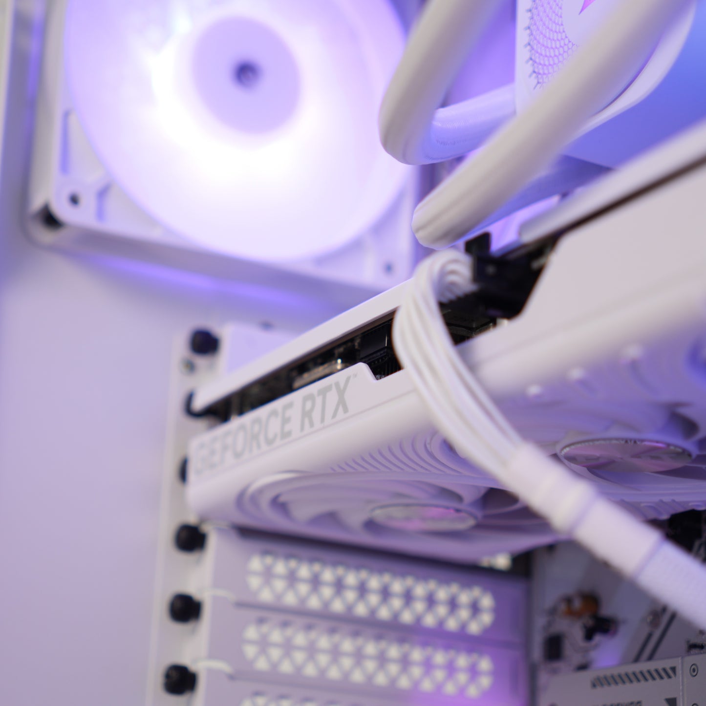 Blanco | RTX 5070 12GB + Ryzen 7 7800X3D + 32GB + 1TB | Ready-to-Go Gaming PC | PC36