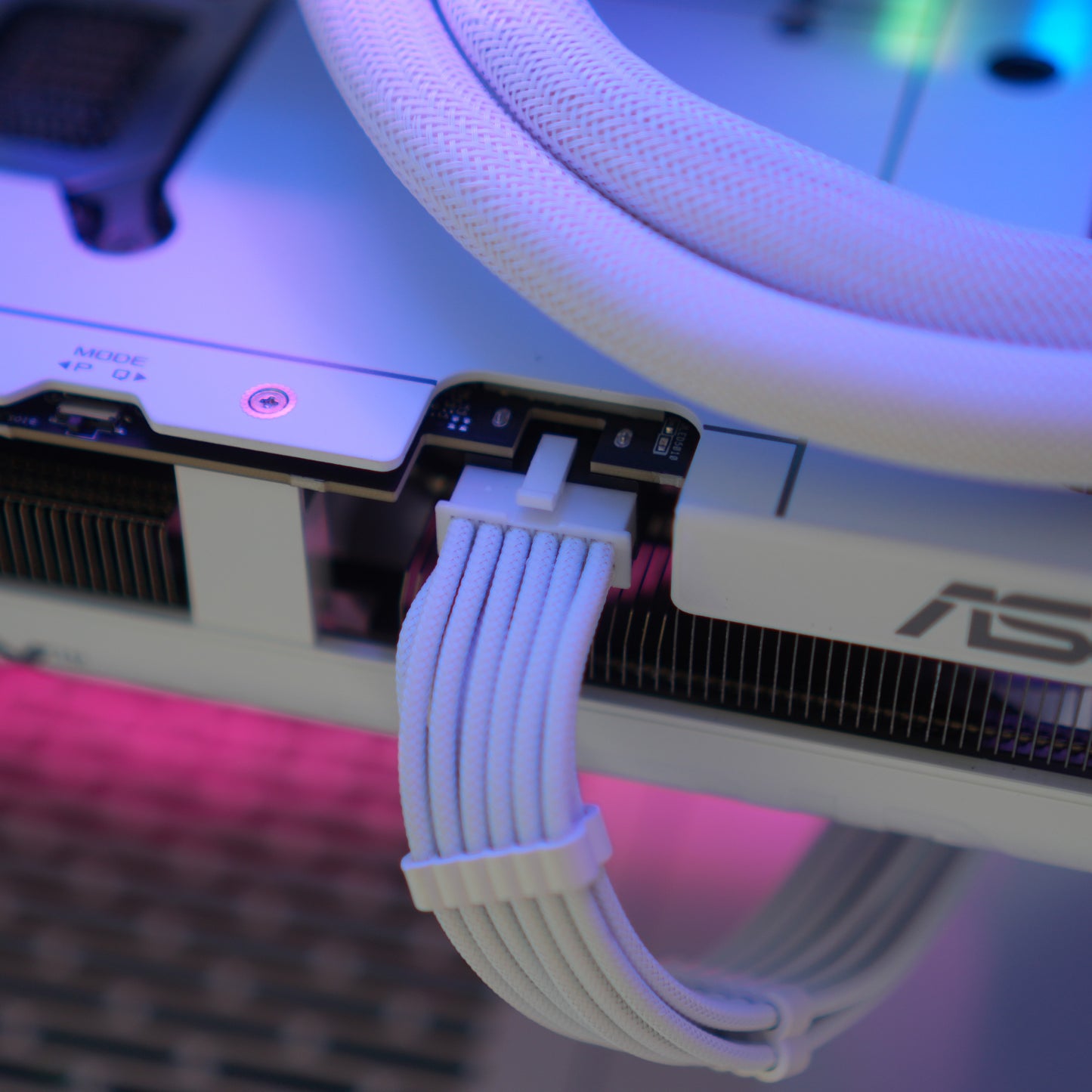 Aura PREMIUM | RTX 5080 + Ryzen 7 9800X3D | Ready-to-Go Gaming PC | PC36