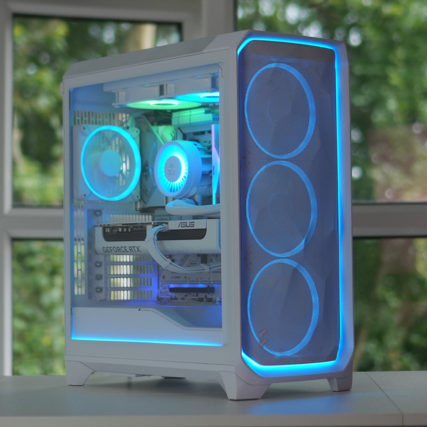 Aura PREMIUM | RTX 5080 + Ryzen 7 9800X3D | Ready-to-Go Gaming PC | PC36