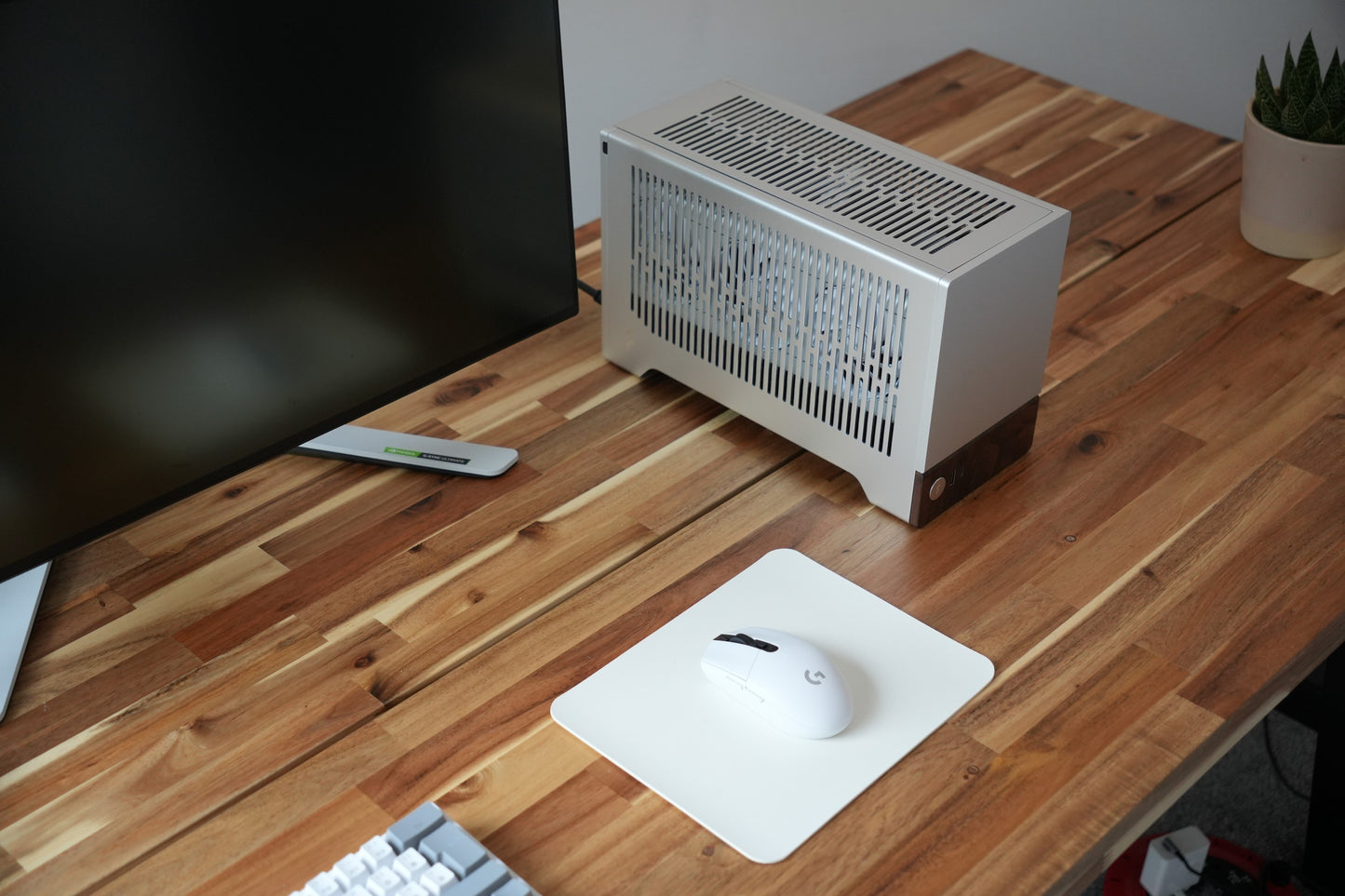 Lumen Dawn | ARC B580 12GB + Ryzen 7500F | Ready-to-Go Gaming PC | PC36