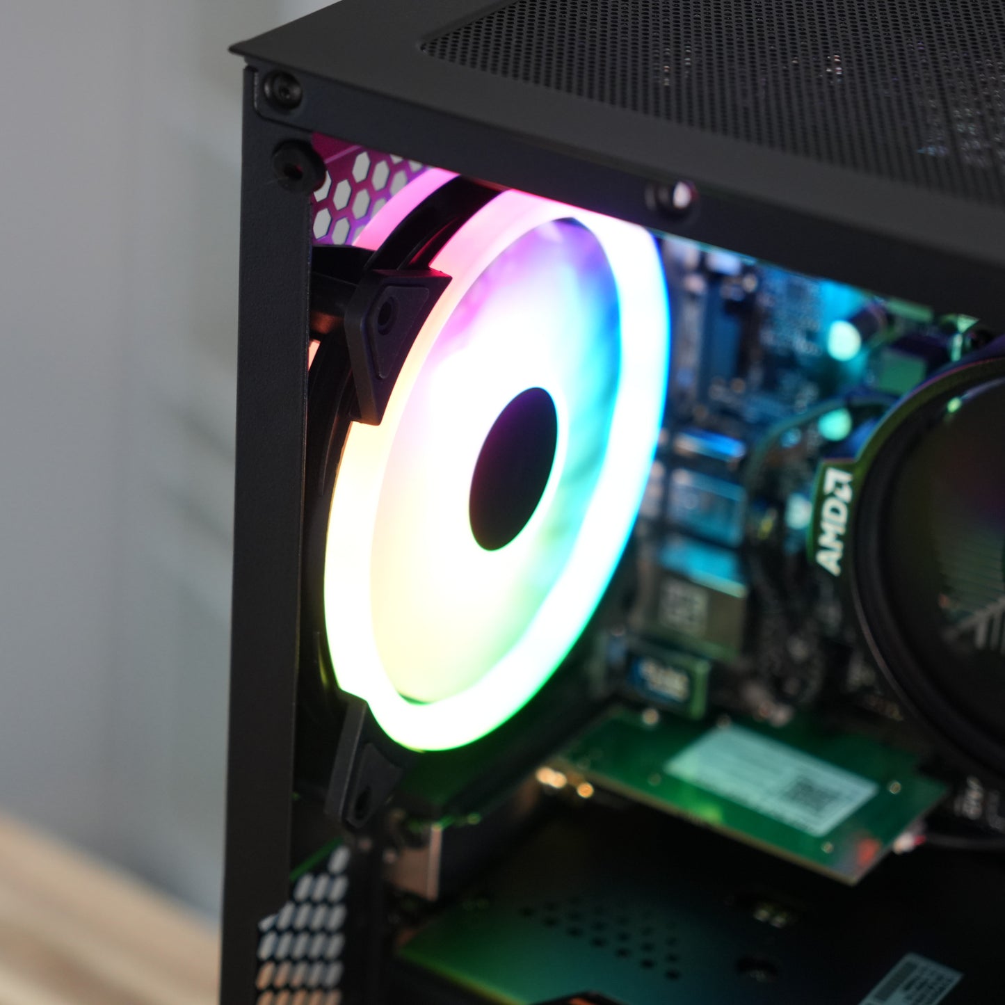 Ari | Radeon RX 7600 8GB + Ryzen 5 5500 | Ready-to-Go Gaming PC | PC36