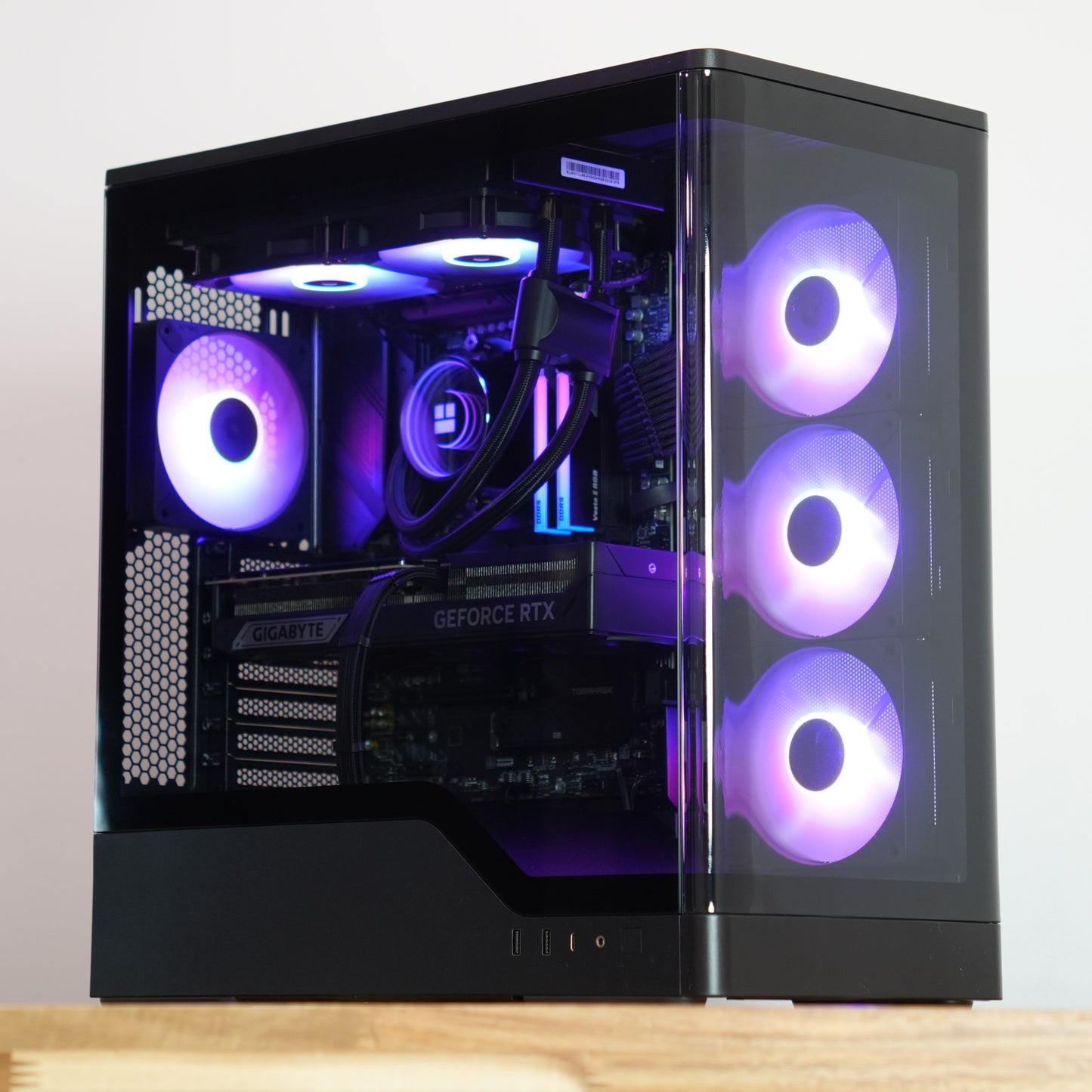 Sval Two | RX 9070 XT 16GB + Ryzen 7 7700 | Ready-to-Go Gaming PC | PC36