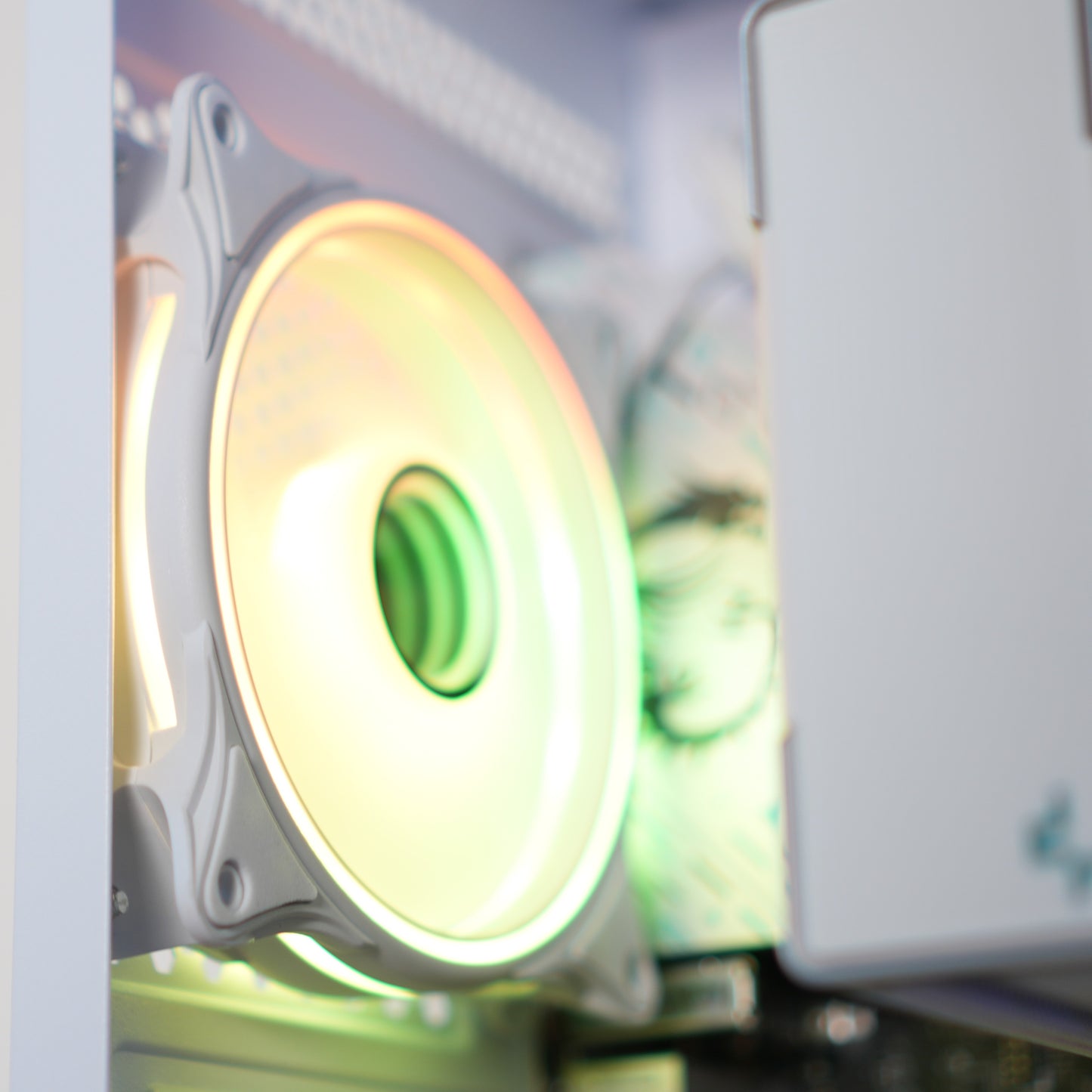 Akira White | RTX 5060 + Ryzen 5 7500F | Ready-to-Go Gaming PC | PC36