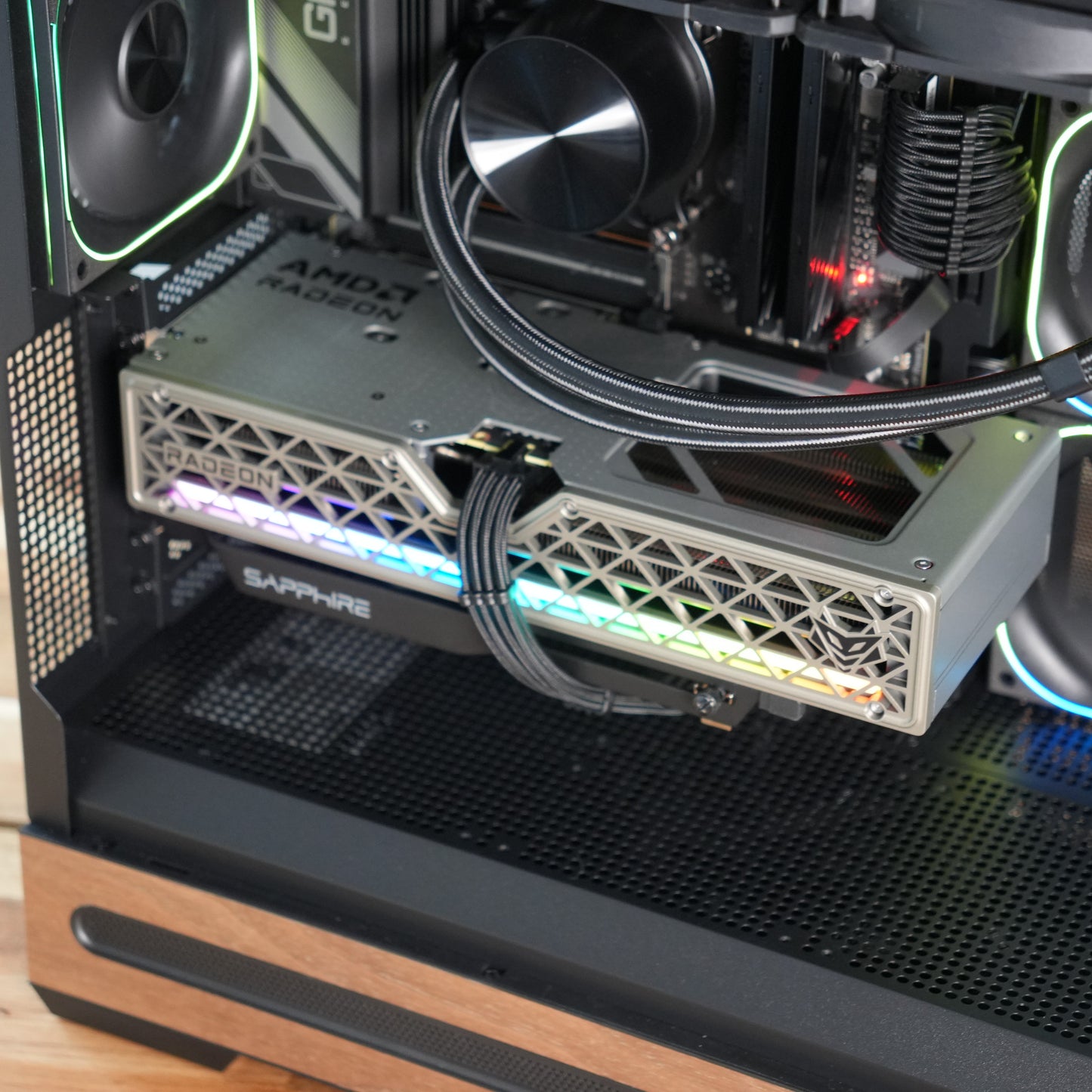 Elegance Vale | Radeon RX 9060 XT 16GB + Ryzen 7 7700 | Ready-to-Go Gaming PC | PC36