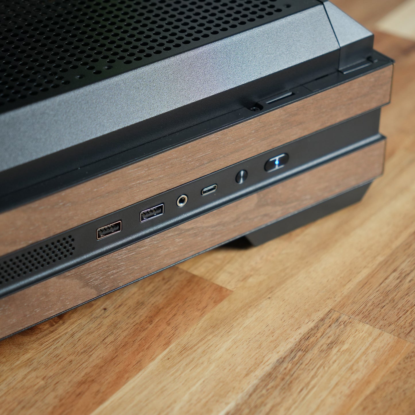 Elegance Vale | Radeon RX 9060 XT 16GB + Ryzen 7 7700 | Ready-to-Go Gaming PC | PC36