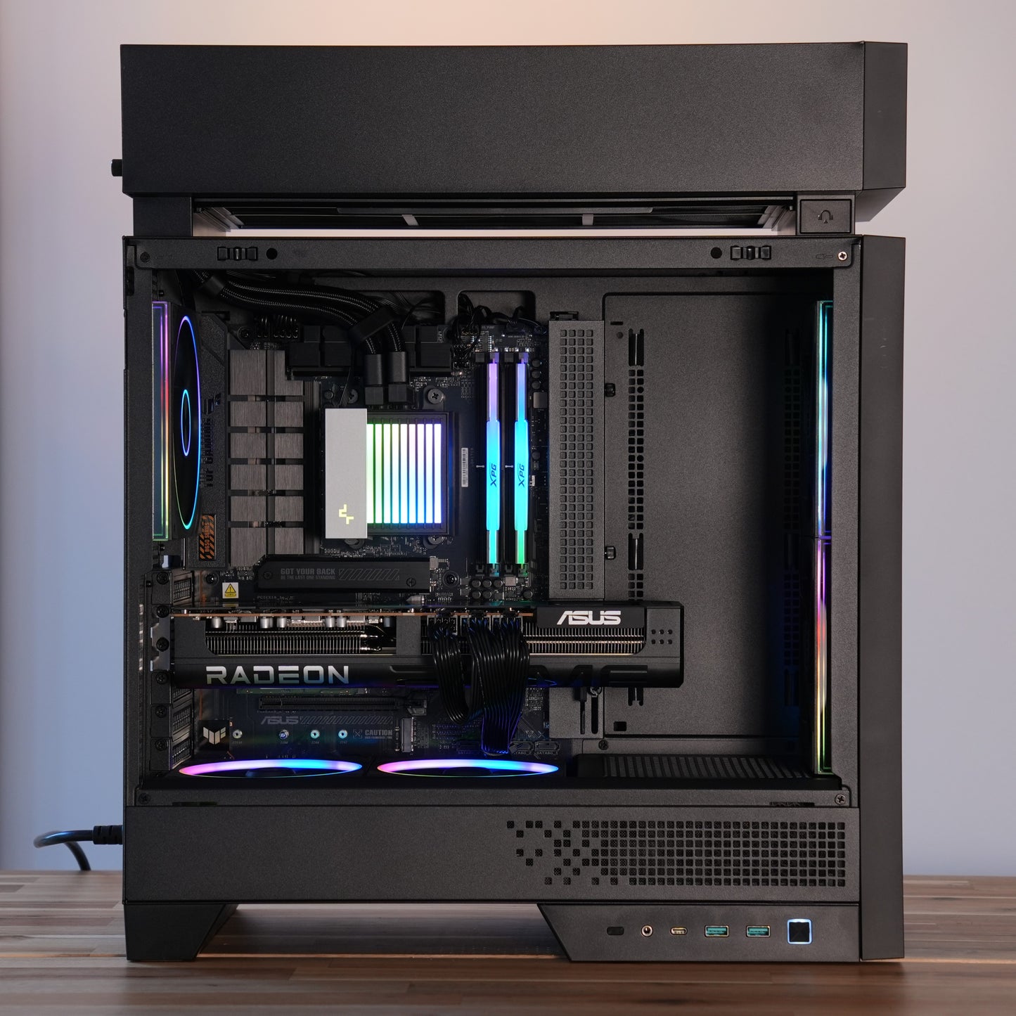 Adskille | RX 9070 XT 16GB + Ryzen 7 7700X | Ready-to-Go Gaming PC | PC36