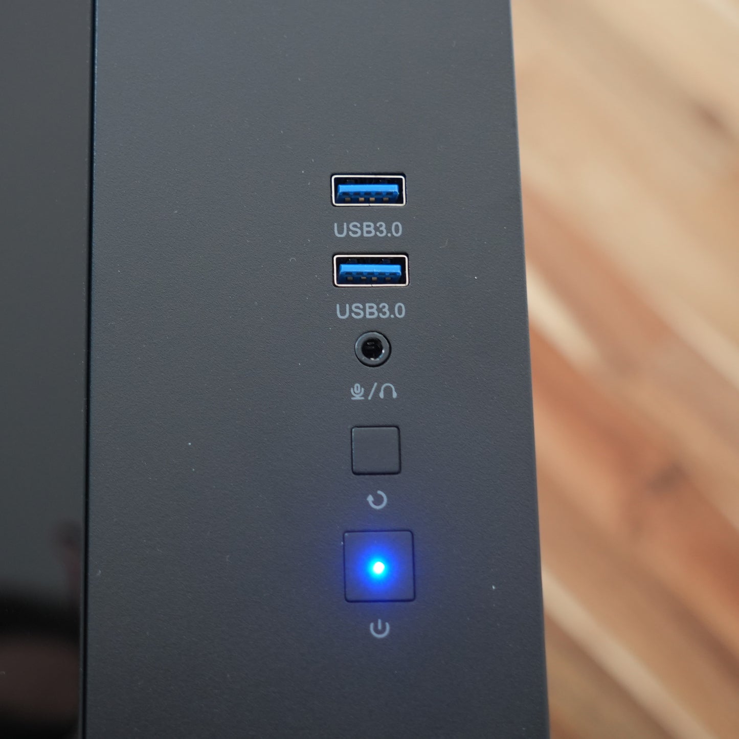 Tempered | Arc B570 10GB + Ryzen 5 8400F | Ready-to-Go Gaming PC | PC36