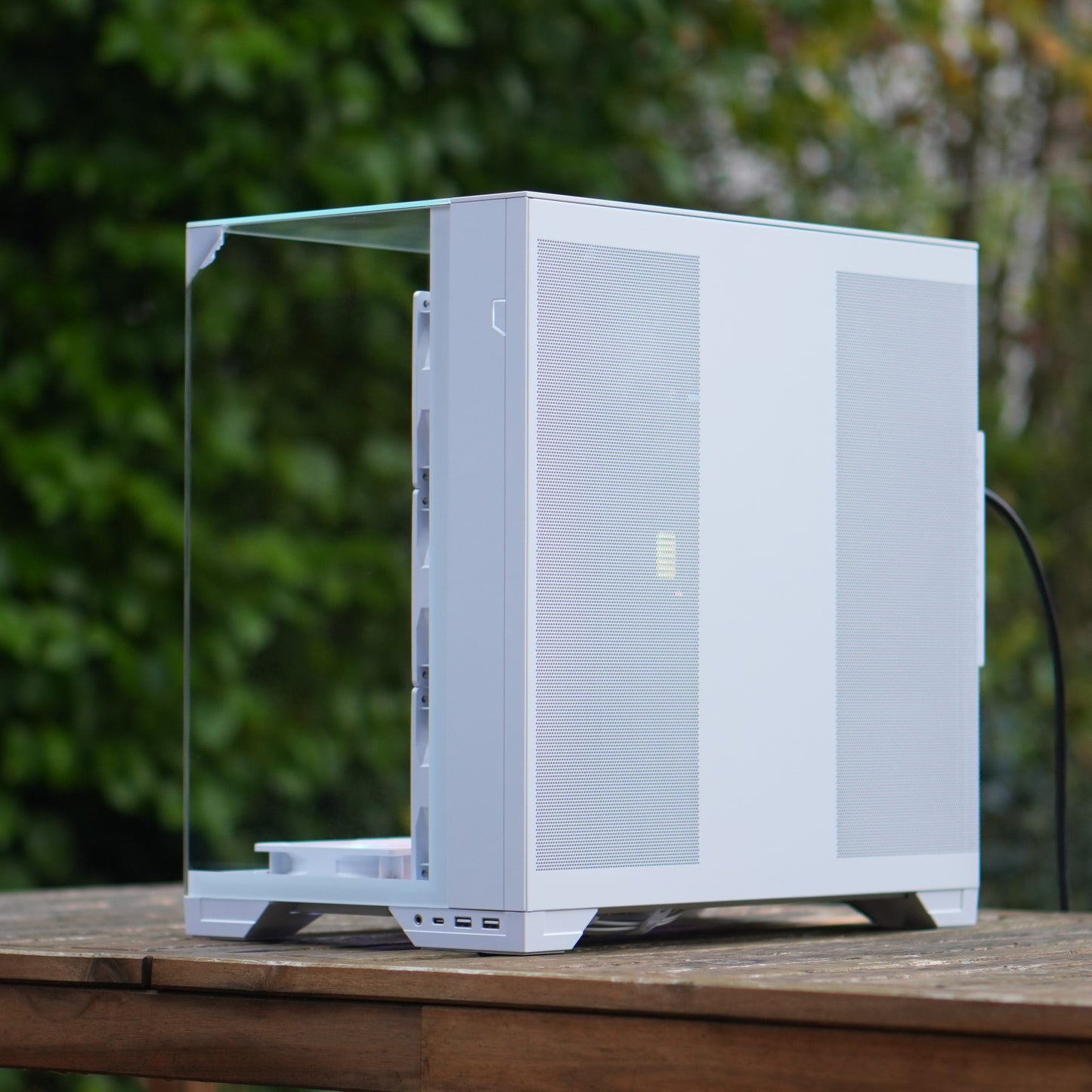 Lys Ultra | RTX 5090 32GB + Ryzen 7 9800X3D | Ready-to-Go Gaming PC | PC36