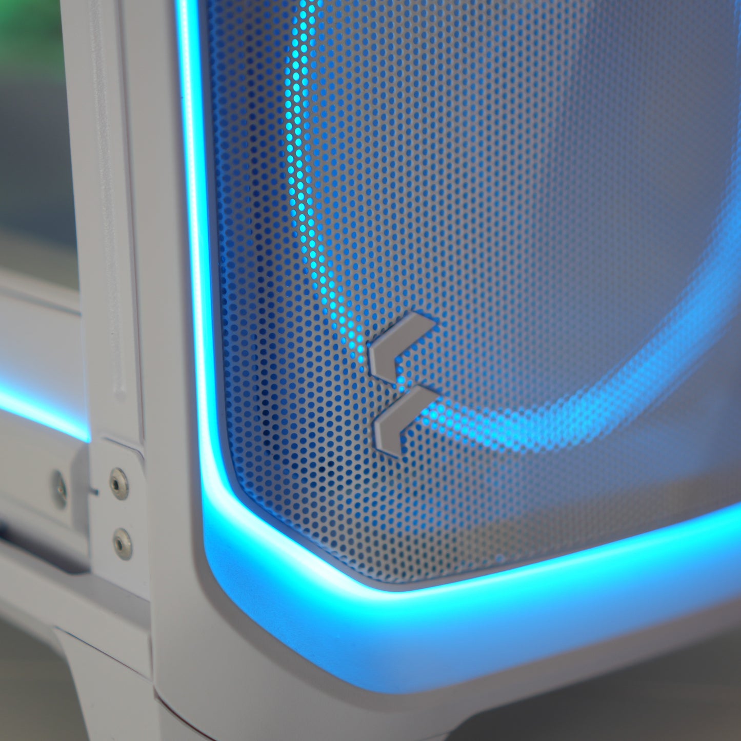 Luftstrom Flow | RTX 5070 Ti 16GB + Ryzen 7 7800X3D | Ready-to-Go Gaming PC | PC36