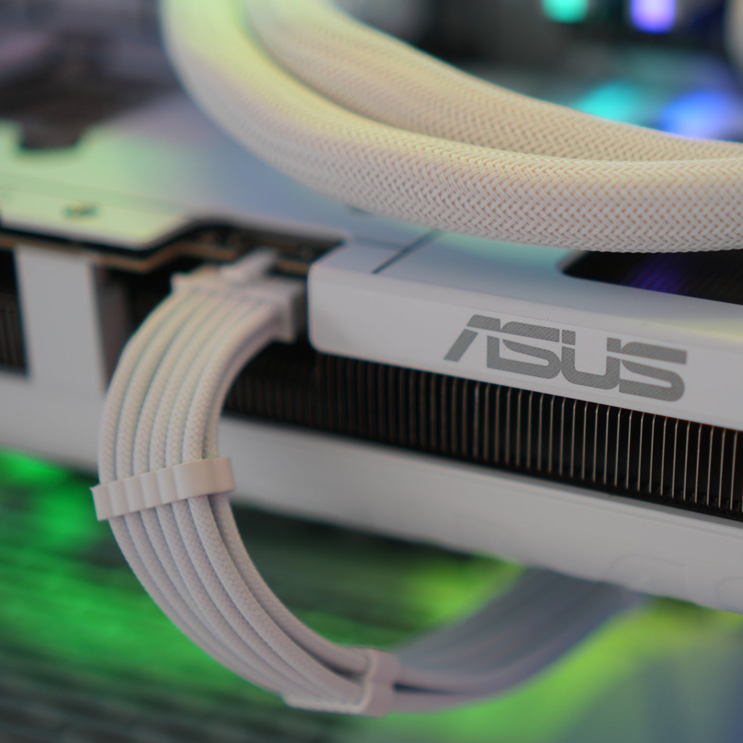 Luftstrom Flow | RTX 5070 Ti 16GB + Ryzen 7 7800X3D | Ready-to-Go Gaming PC | PC36