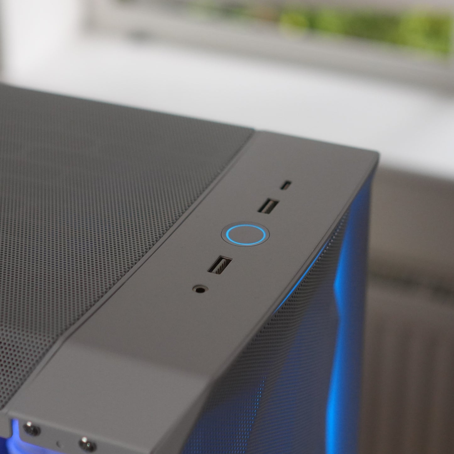Aura REFINED | RTX 5070 + Ryzen 7 7700 (upgrades available) | Ready-to-Go Gaming PC | PC36
