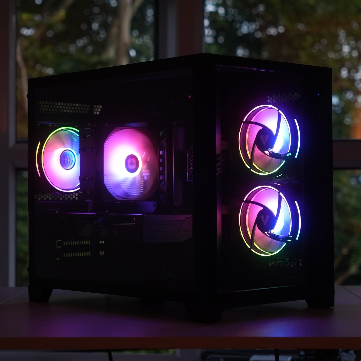 Akira | RX 9060 XT 16GB + Ryzen 5 7500F | Ready-to-Go Gaming PC | PC36