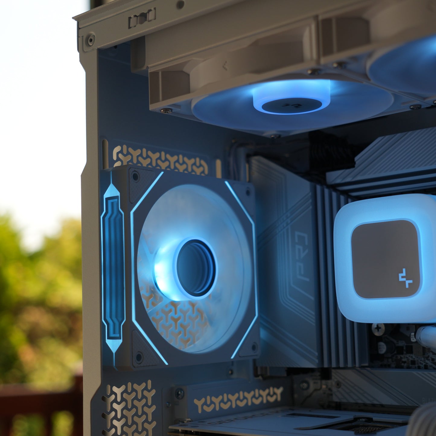 Kraft Fjell | RTX 5060 8GB + Ryzen 5 7500F | Ready-to-Go Gaming and Creator PC | PC36