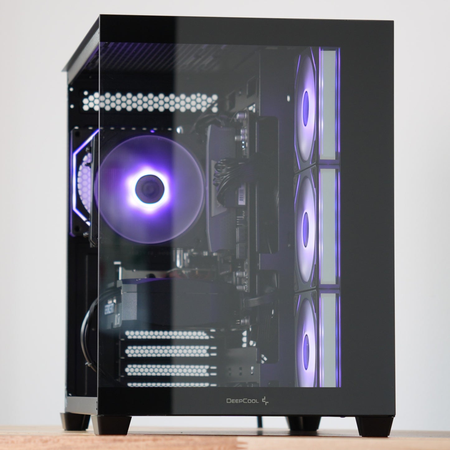 Reflekt | RTX 5070 12GB + Ryzen 5 8400F | Ready-to-Go Gaming PC | PC36