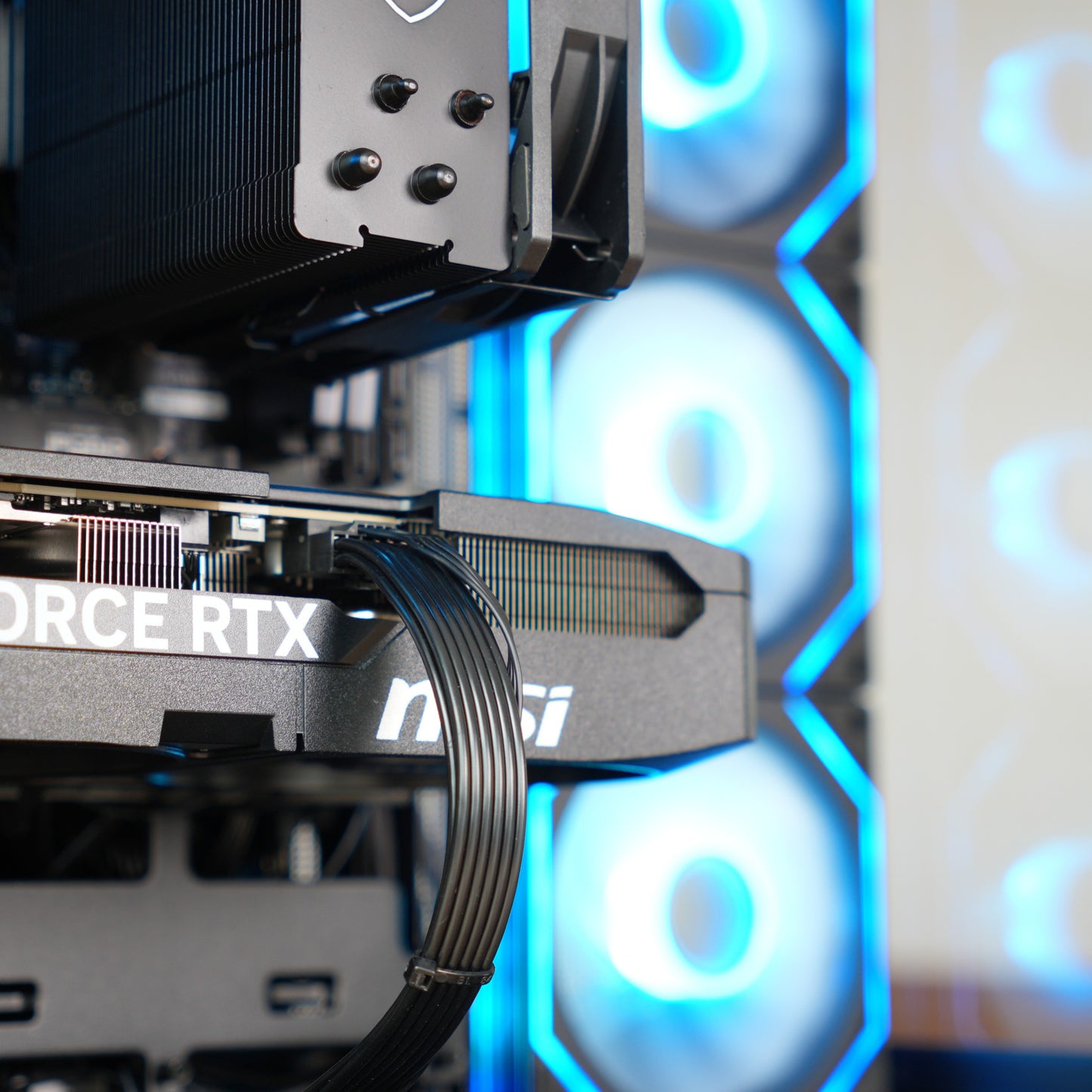 Reflekt | RTX 5070 12GB + Ryzen 5 8400F | Ready-to-Go Gaming PC | PC36