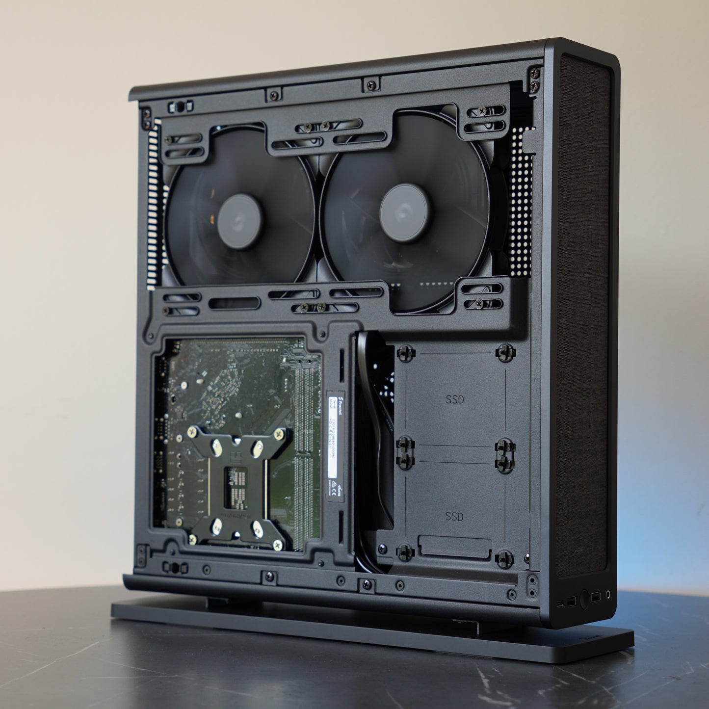 Swiss BLACK | Small Form Factor RTX 4080 Super + Ryzen 7 7800X3D + 32GB + 1TB | Ready-to-Go Gaming PC | PC36