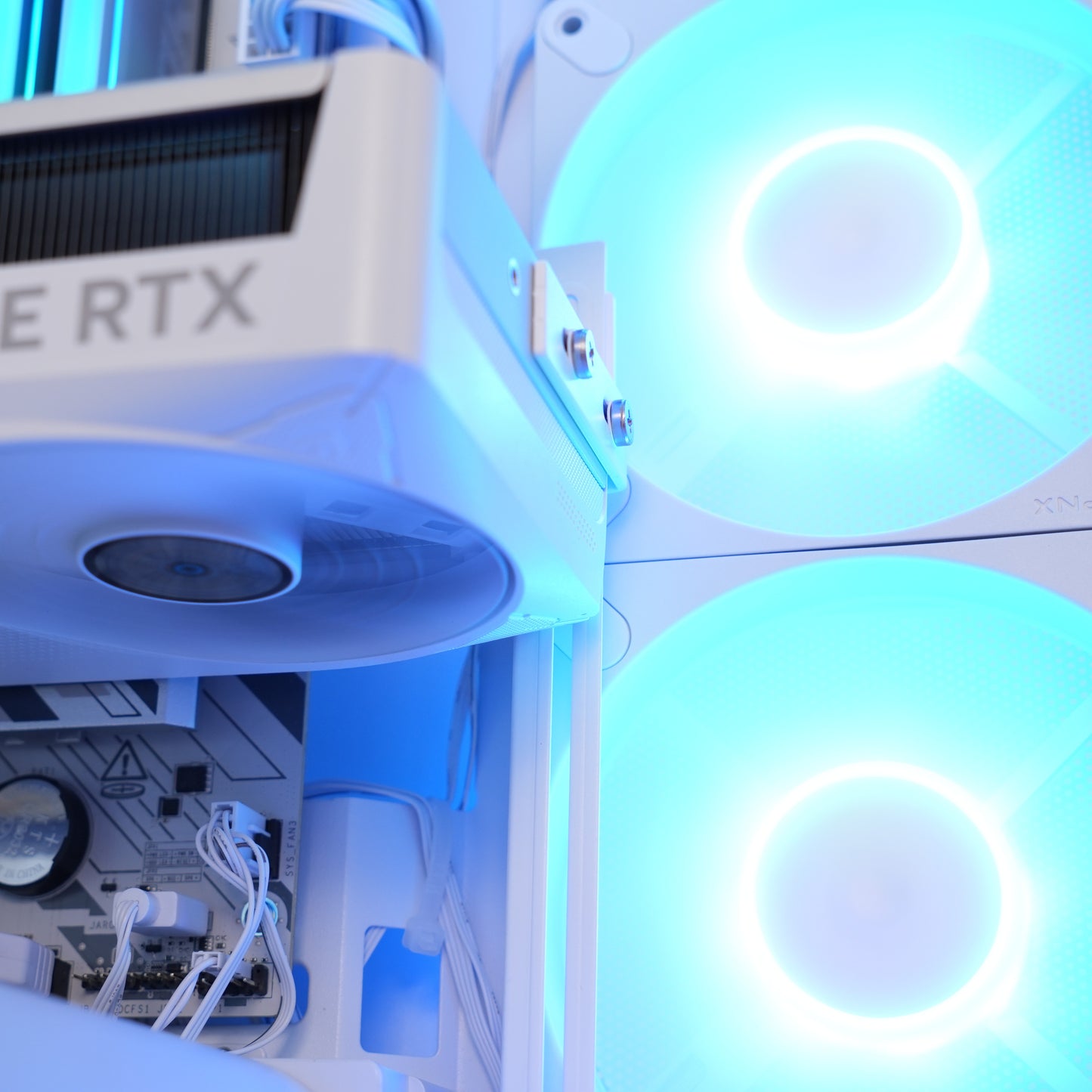 Blanda | RTX 5070 Ti 16GB + Ryzen 7 7800X3D Pure White | Ready-to-Go Gaming PC | PC36