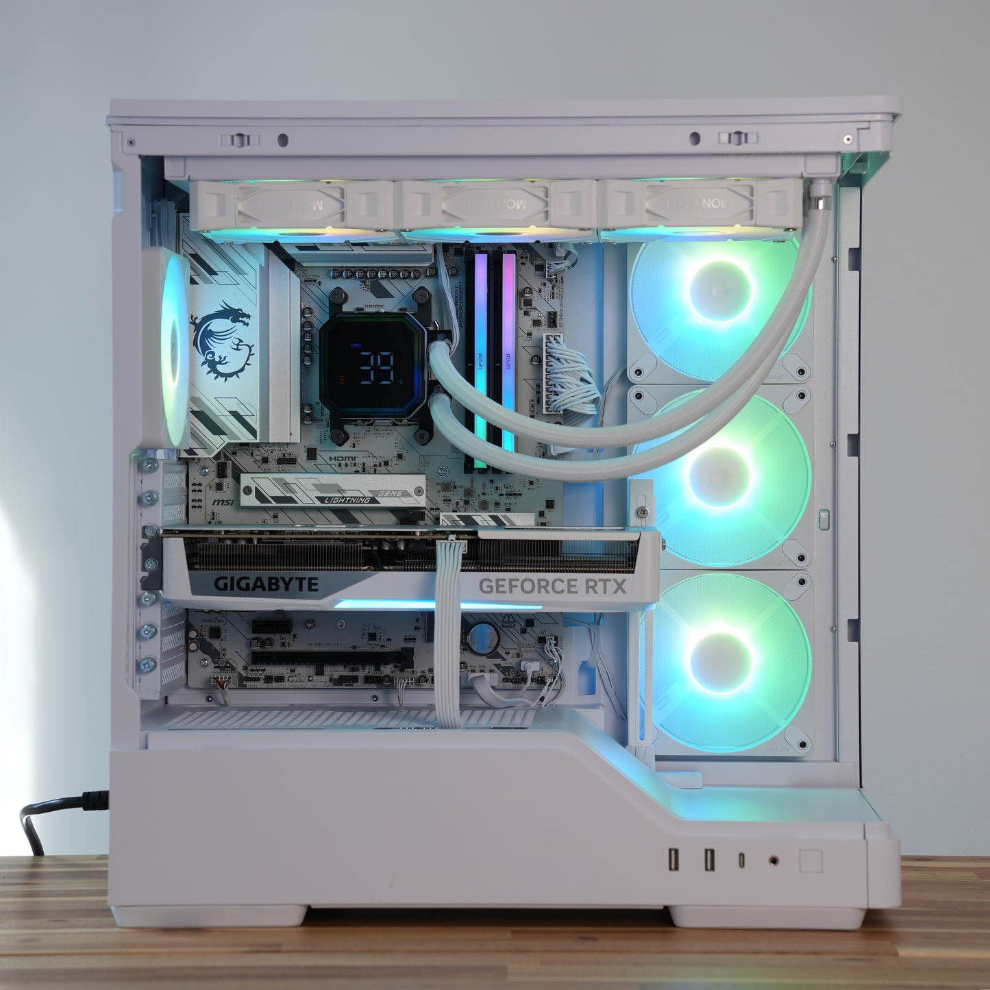 Blanda | RTX 5070 Ti 16GB + Ryzen 7 7800X3D Pure White | Ready-to-Go Gaming PC | PC36