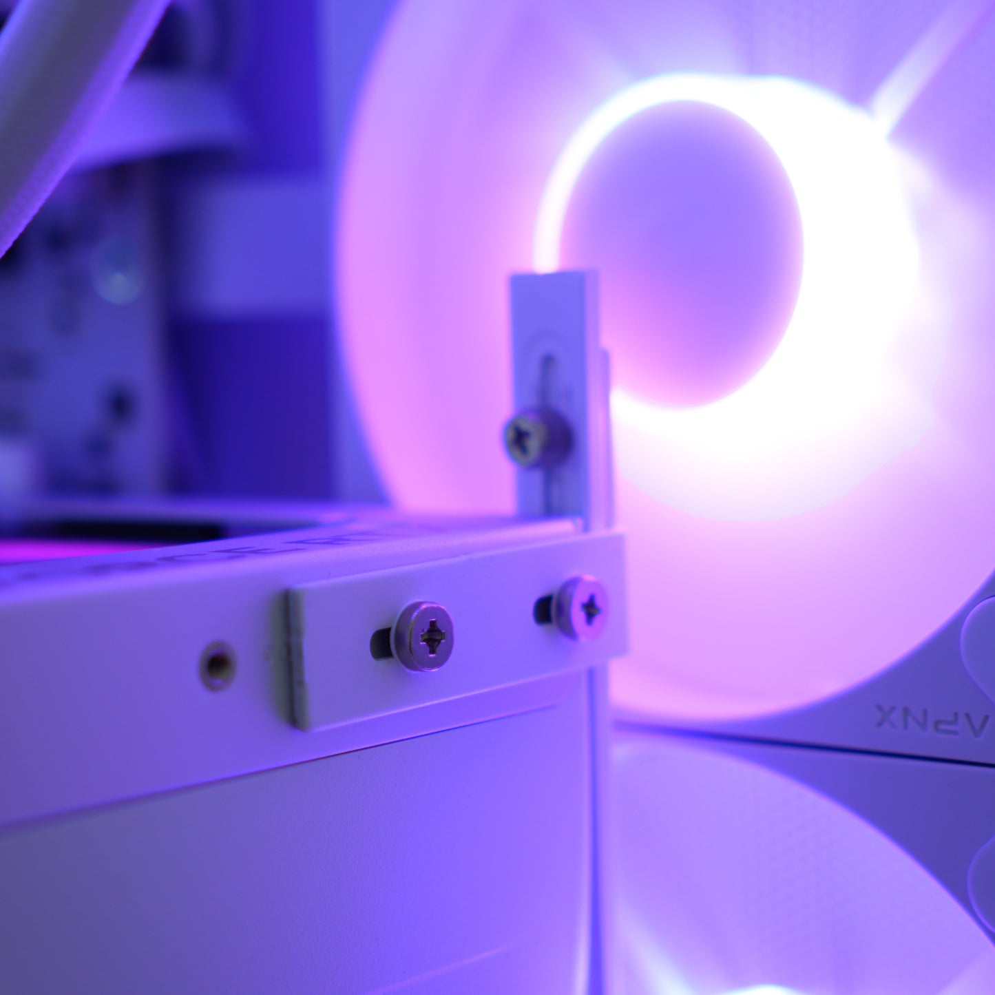 Blanda | RTX 5070 Ti 16GB + Ryzen 7 7800X3D Pure White | Ready-to-Go Gaming PC | PC36