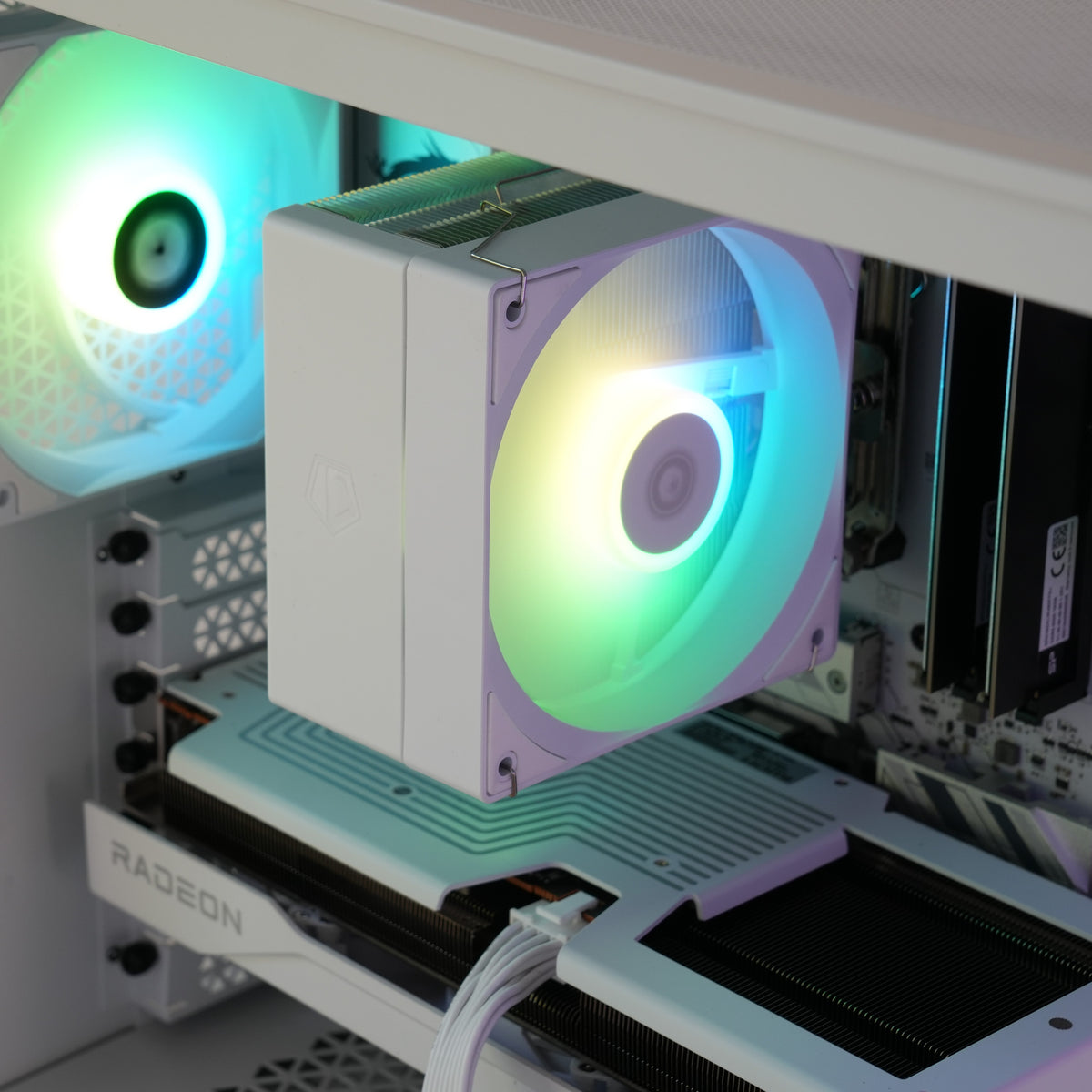 Blanc Two | RX 9060 XT 16GB + Ryzen 5 7500F | Ready-to-Go Gaming PC | PC36