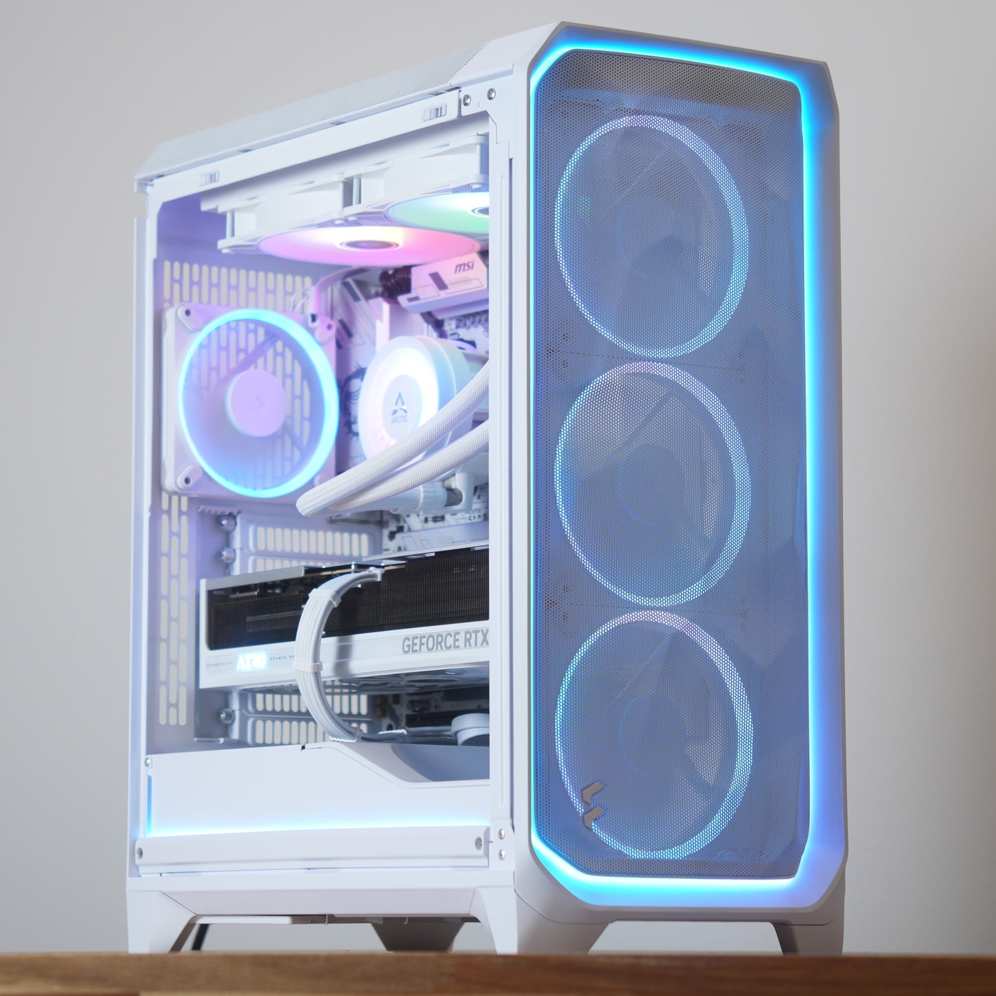 Luftstrom Three | RTX 5080 32GB + Ryzen 7 9800X3D | Ready-to-Go Gaming PC | PC36