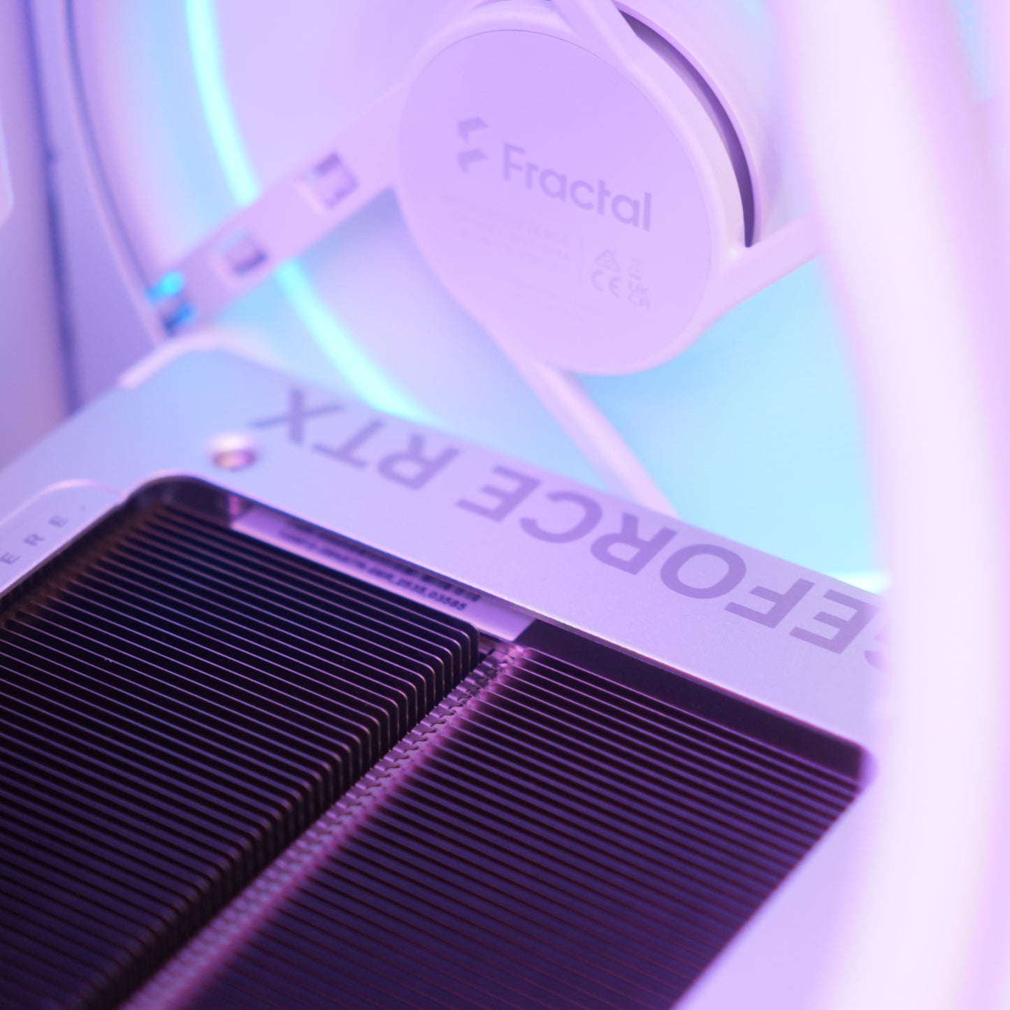 Luftstrom Three | RTX 5080 32GB + Ryzen 7 9800X3D | Ready-to-Go Gaming PC | PC36