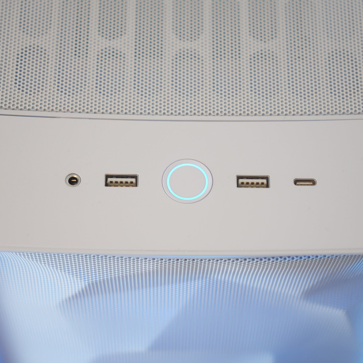 Luftstrom Three | RTX 5080 32GB + Ryzen 7 9800X3D | Ready-to-Go Gaming PC | PC36