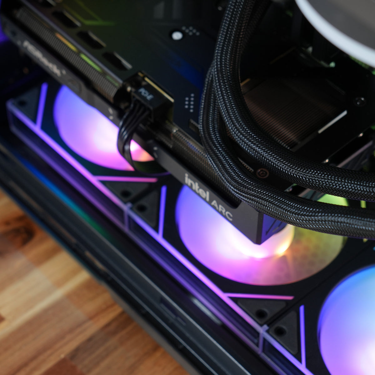 Glamour | Arc B580 12GB + Intel i5-14400F + 16GB | Ready-to-Go Gaming PC | PC36