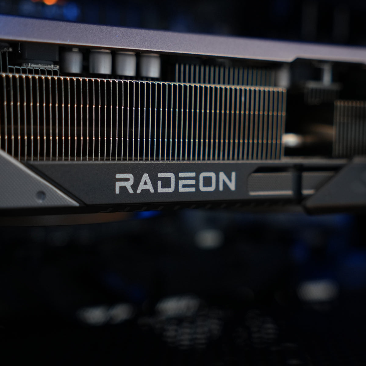 Glitz Four | RTX 5080 16GB + Ryzen 7 9800X3D + 32GB | Ready-to-Go Gaming PC | PC36