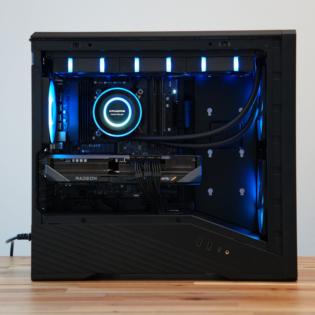Glitz Four | RTX 5080 16GB + Ryzen 7 9800X3D + 32GB | Ready-to-Go Gaming PC | PC36