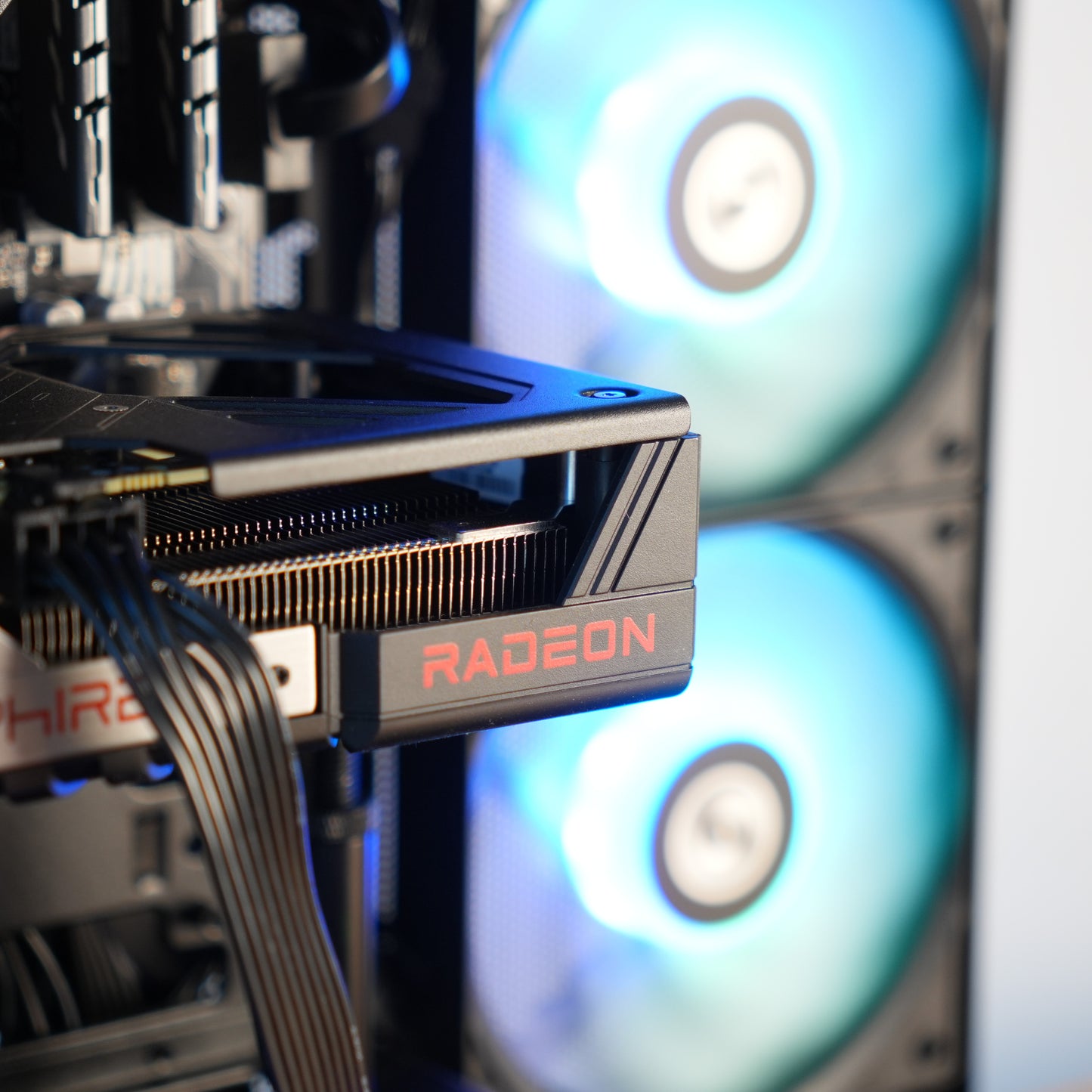 Moln | RX 9060 XT 16GB + Ryzen 5 5600 + 16GB DDR4 | Ready-to-Go Gaming PC | PC36