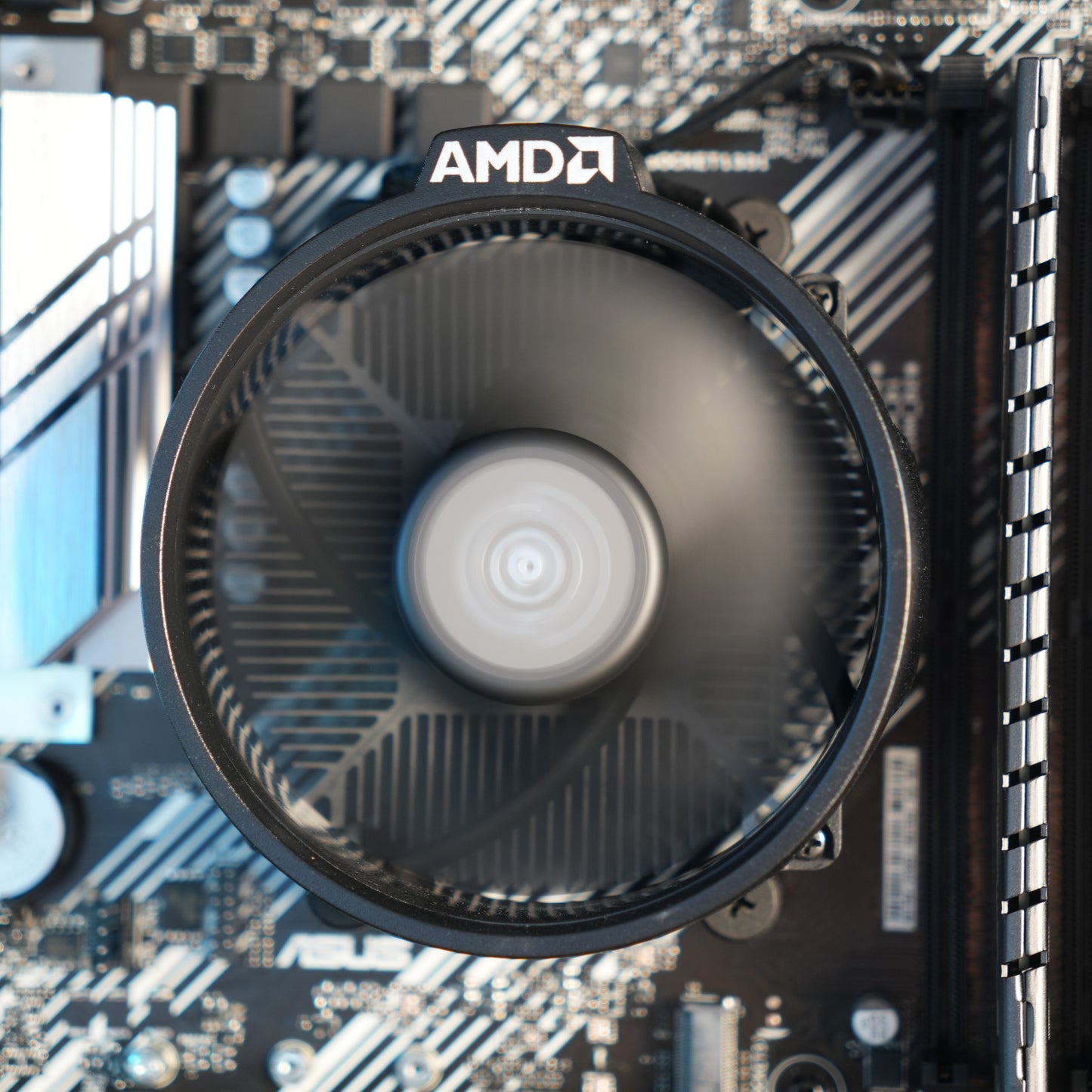 Moln | RX 9060 XT 16GB + Ryzen 5 5600 + 16GB DDR4 | Ready-to-Go Gaming PC | PC36