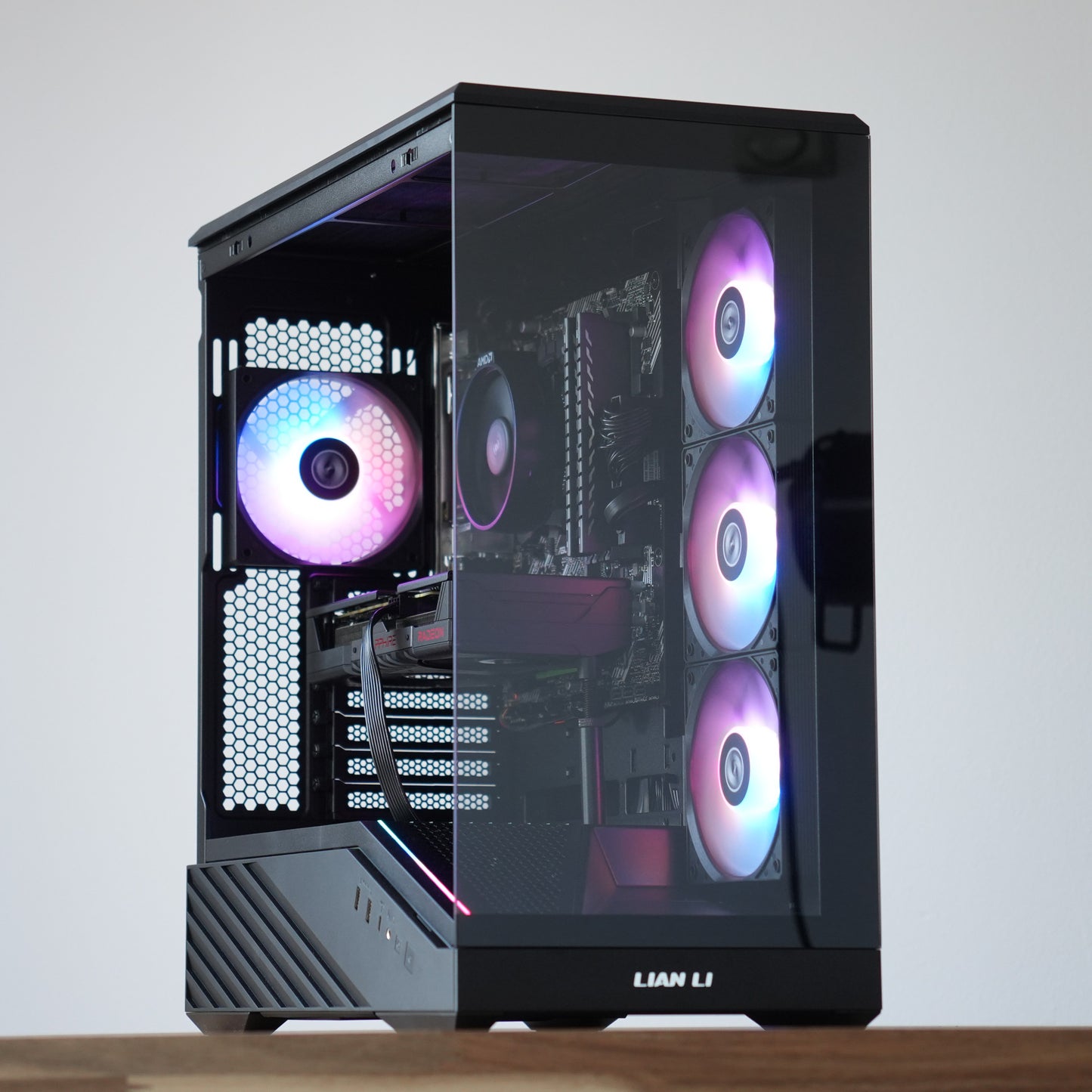 Moln | RX 9060 XT 16GB + Ryzen 5 5600 + 16GB DDR4 | Ready-to-Go Gaming PC | PC36