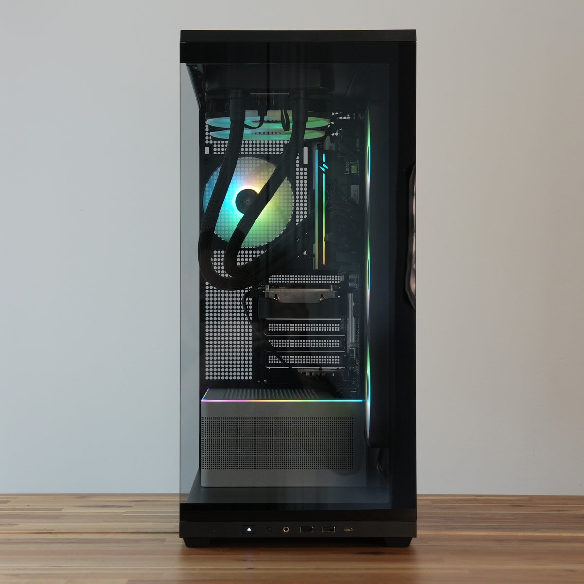Diskotek | RX 9060 XT 16GB + Ryzen 5 9600X + 32GB | Ready-to-Go Gaming PC | PC36