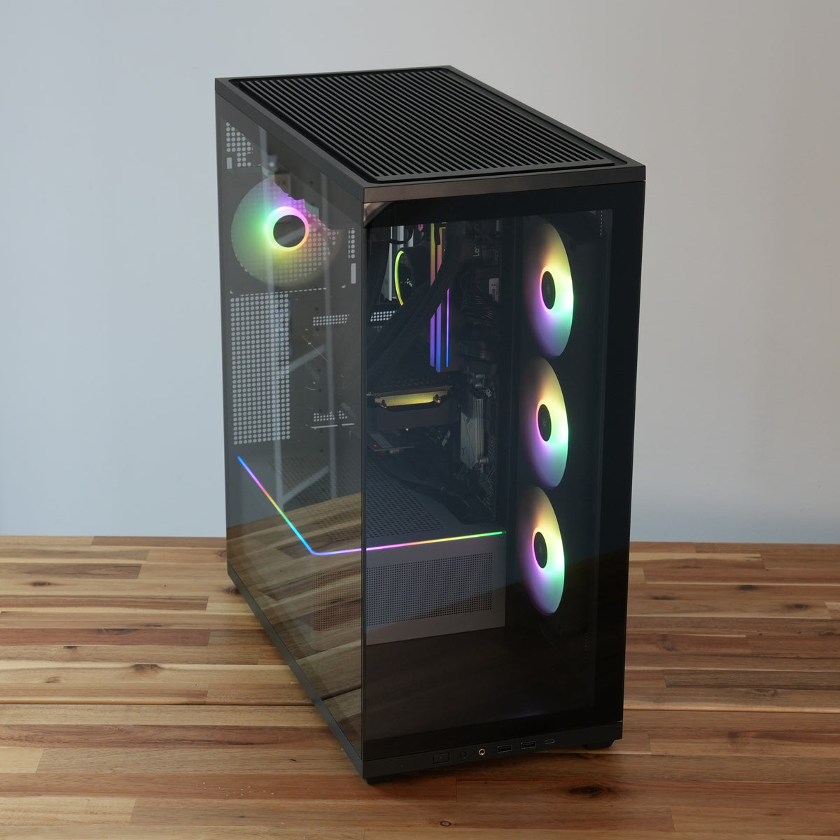 Diskotek | RX 9060 XT 16GB + Ryzen 5 9600X + 32GB | Ready-to-Go Gaming PC | PC36