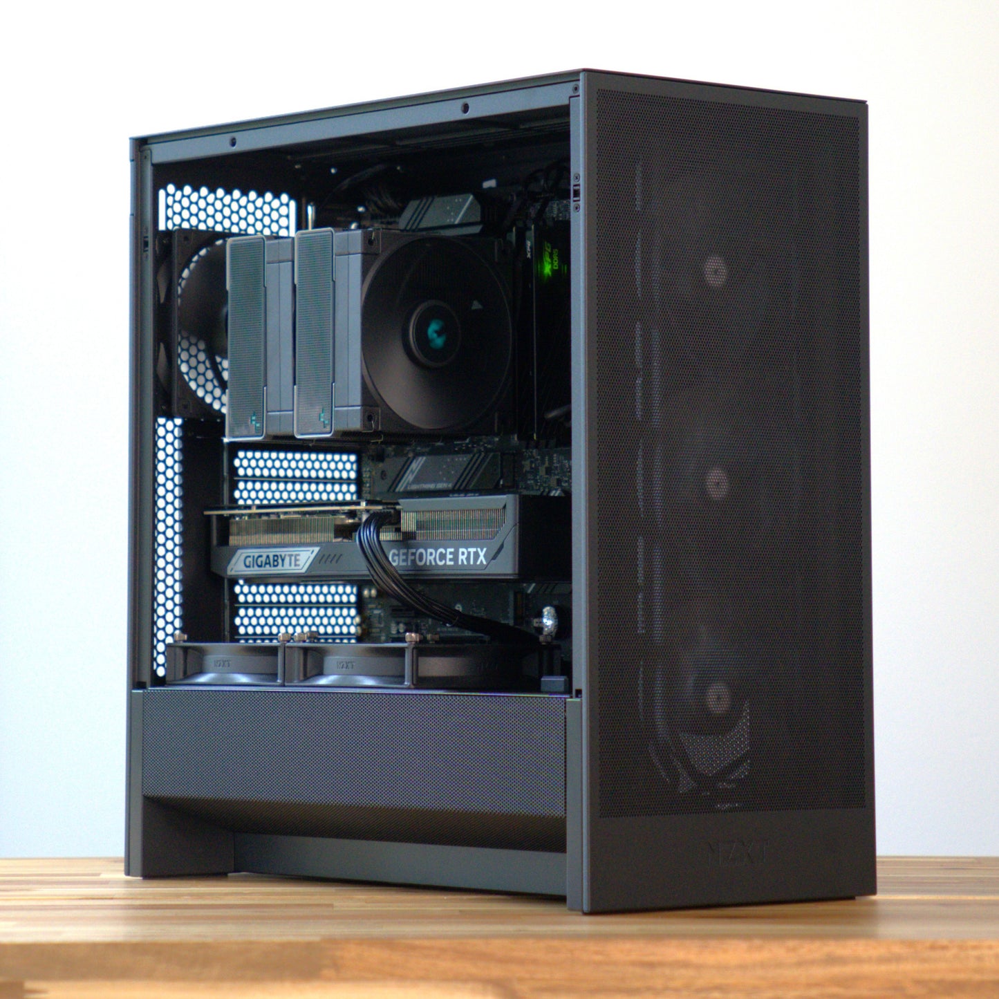 Mørke | No-RGB RTX 5080 16GB + Ryzen 7 9800X3D | Ready-to-Go Gaming PC | PC36