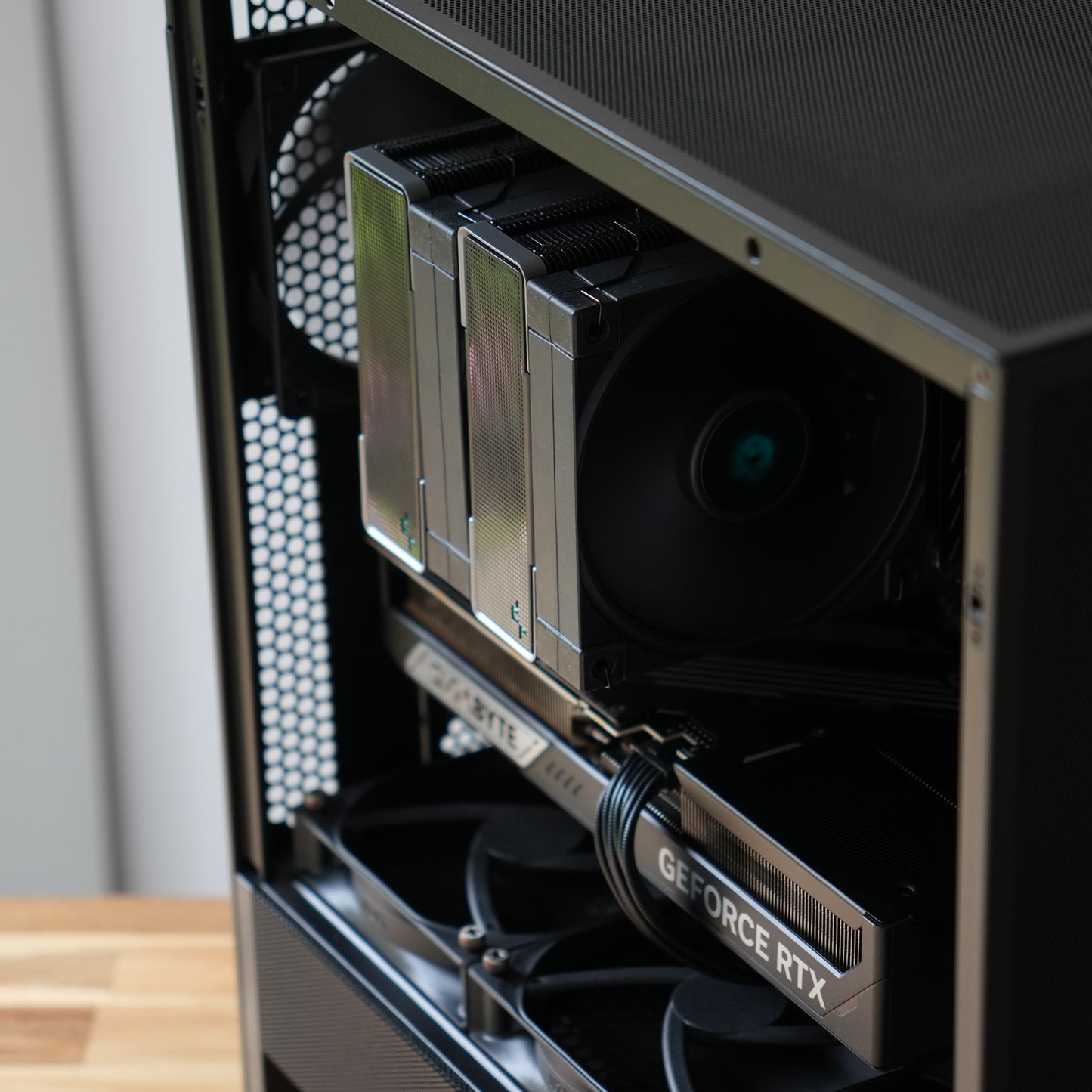Mørke | No-RGB RTX 5080 16GB + Ryzen 7 9800X3D | Ready-to-Go Gaming PC | PC36