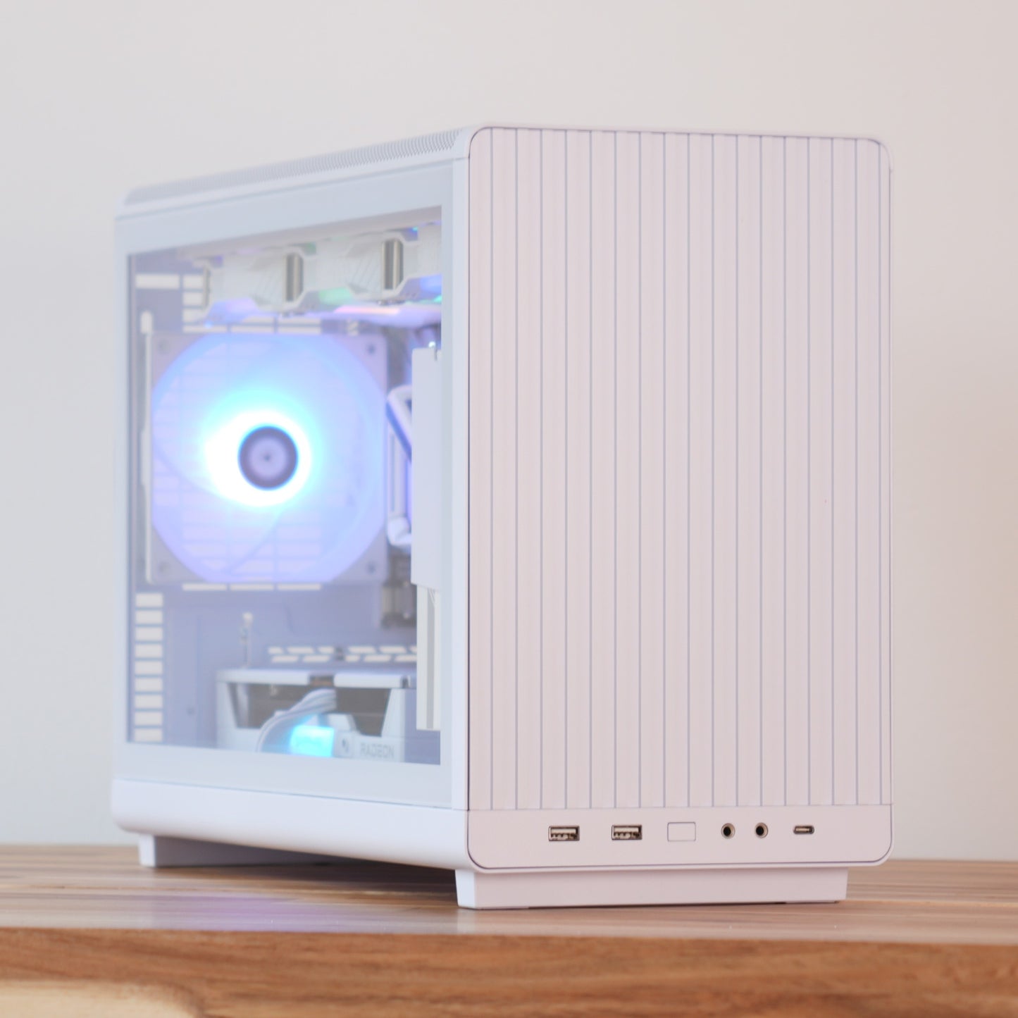 Pearl | Radeon RX 9060 XT 16GB + Ryzen 5 7500F | Ready-to-Go Gaming PC | PC36