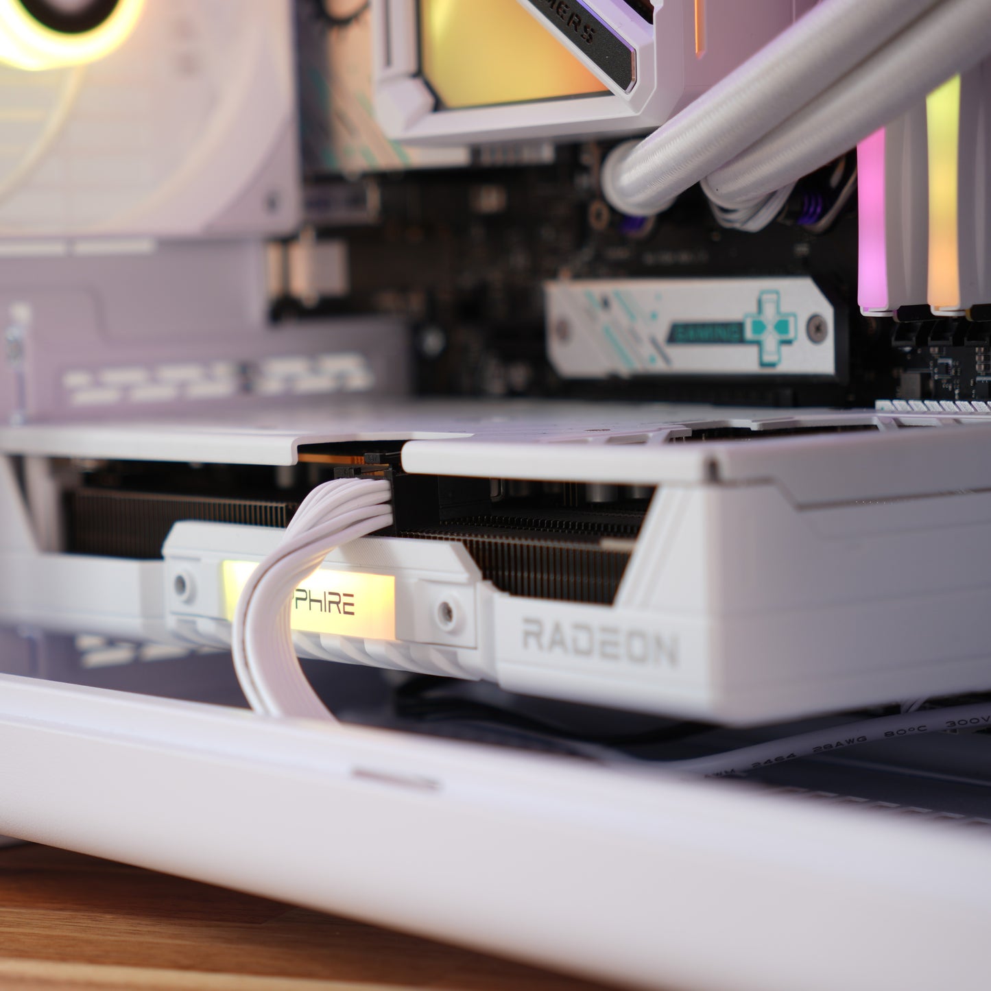 Pearl | Radeon RX 9060 XT 16GB + Ryzen 5 7500F | Ready-to-Go Gaming PC | PC36