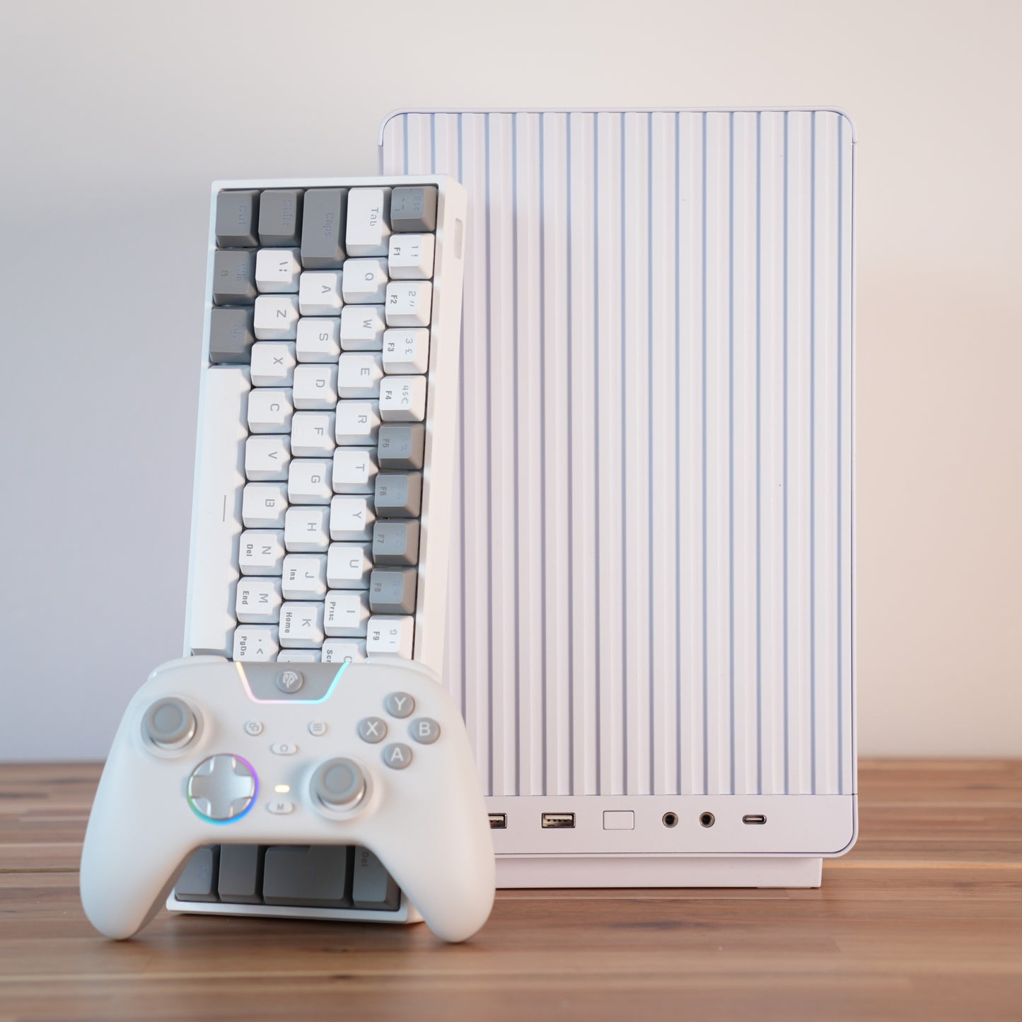 Pearl | Radeon RX 9060 XT 16GB + Ryzen 5 7500F | Ready-to-Go Gaming PC | PC36