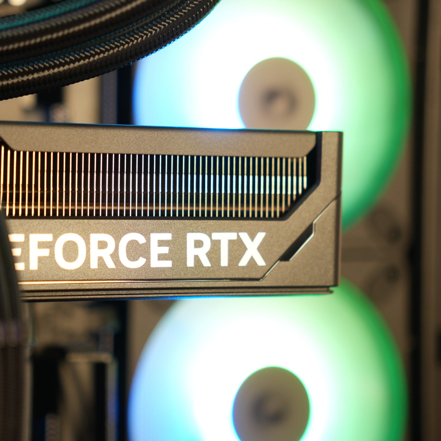 Sval Two | RX 9070 XT 16GB + Ryzen 7 7700 | Ready-to-Go Gaming PC | PC36