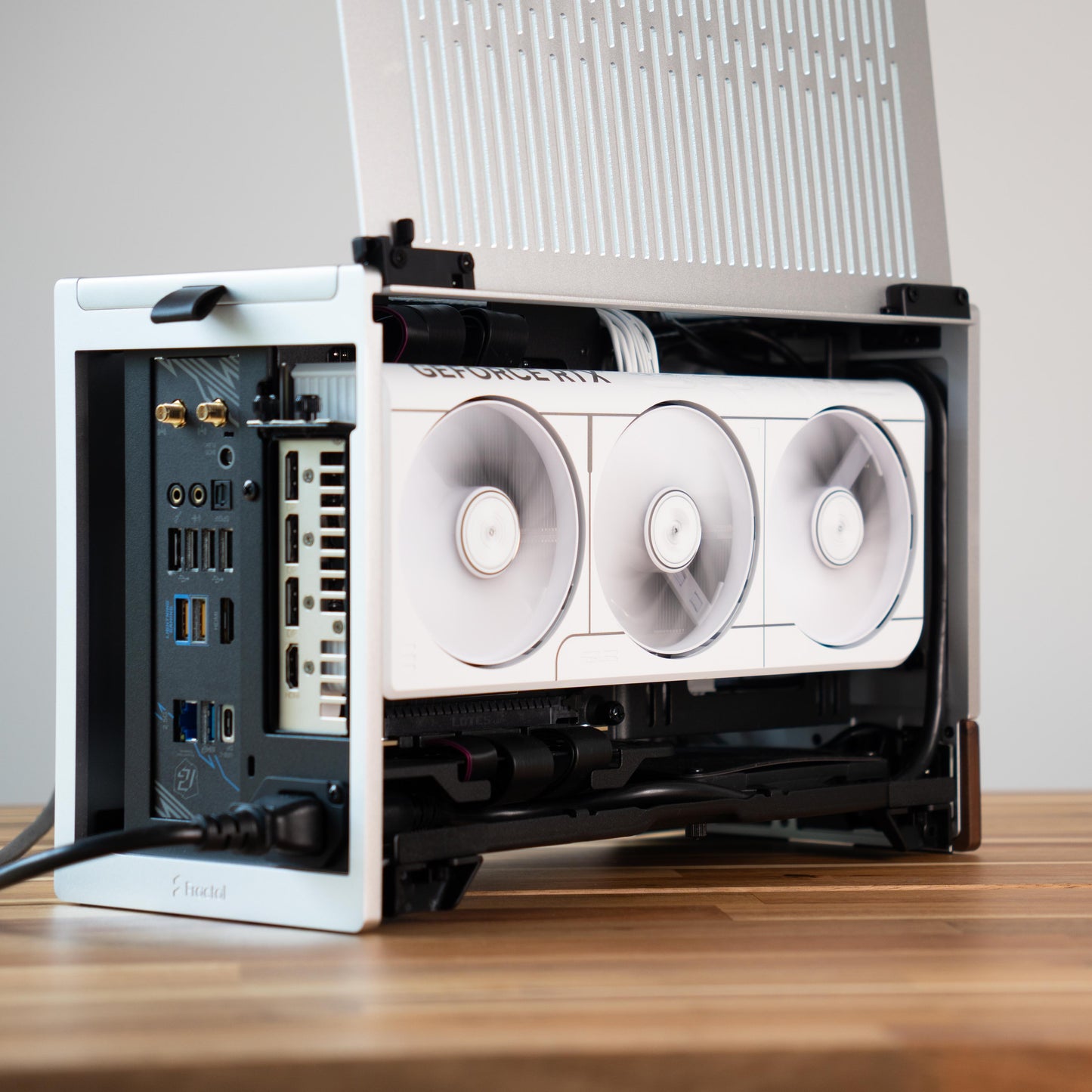 Lumen Zenith | RTX 5080 + Ryzen 7 7800X3D | Ready-to-Go Gaming PC | PC36