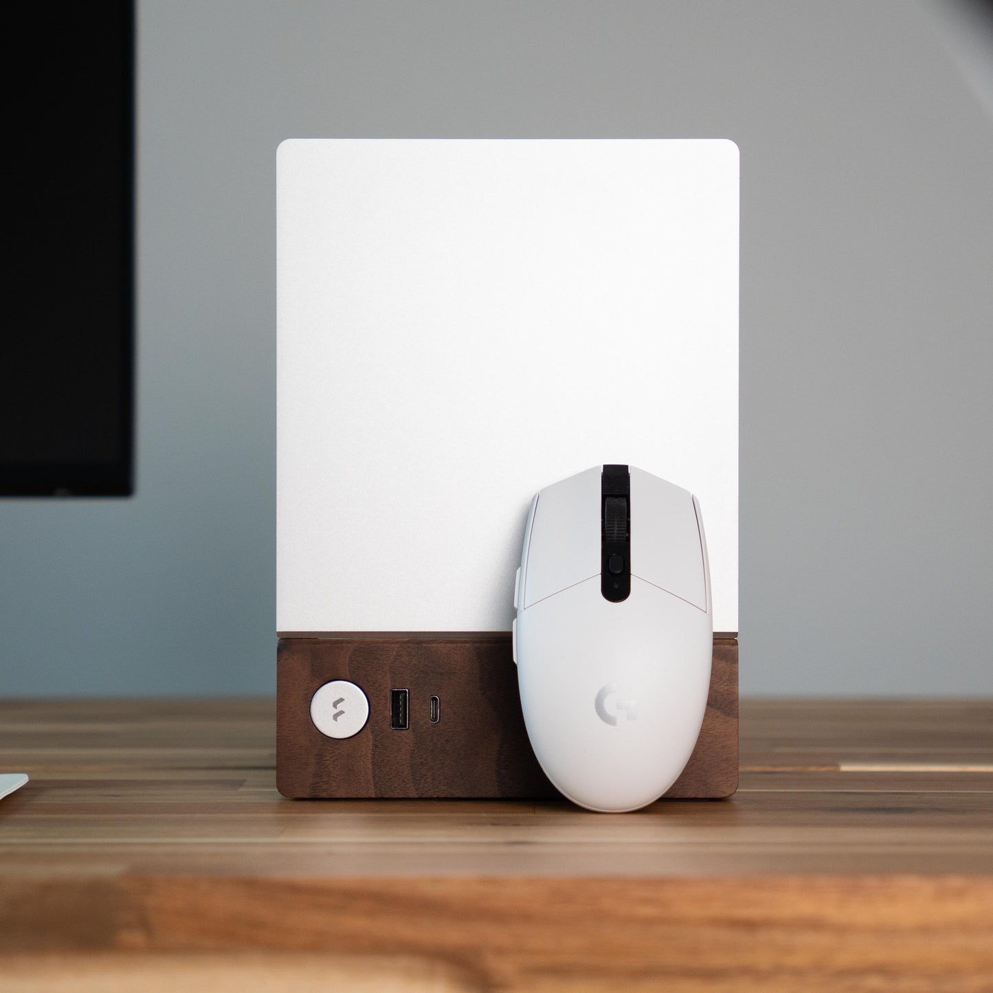 Lumen Zenith | RTX 5080 + Ryzen 7 7800X3D | Ready-to-Go Gaming PC | PC36