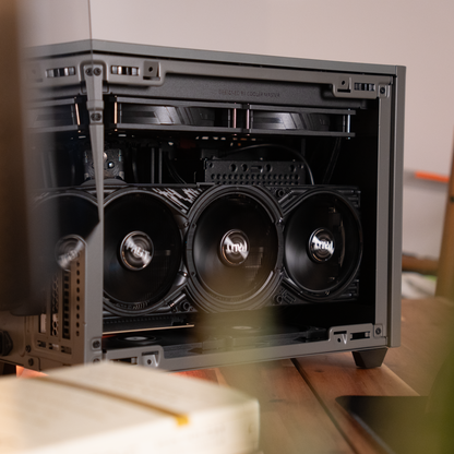 Atom Graphite | Radeon RX 9060 XT 16GB + Ryzen 5 7500F | Ready-to-Go Gaming PC | PC36