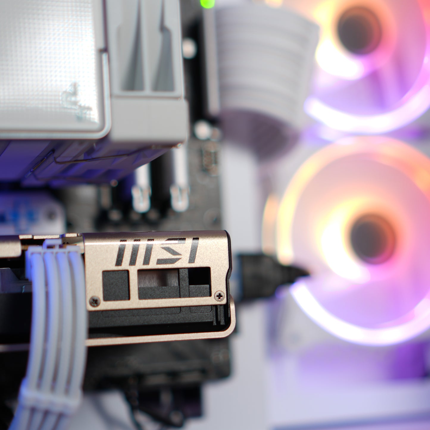 Akira White | RTX 5060 + Ryzen 5 7500F | Ready-to-Go Gaming PC | PC36