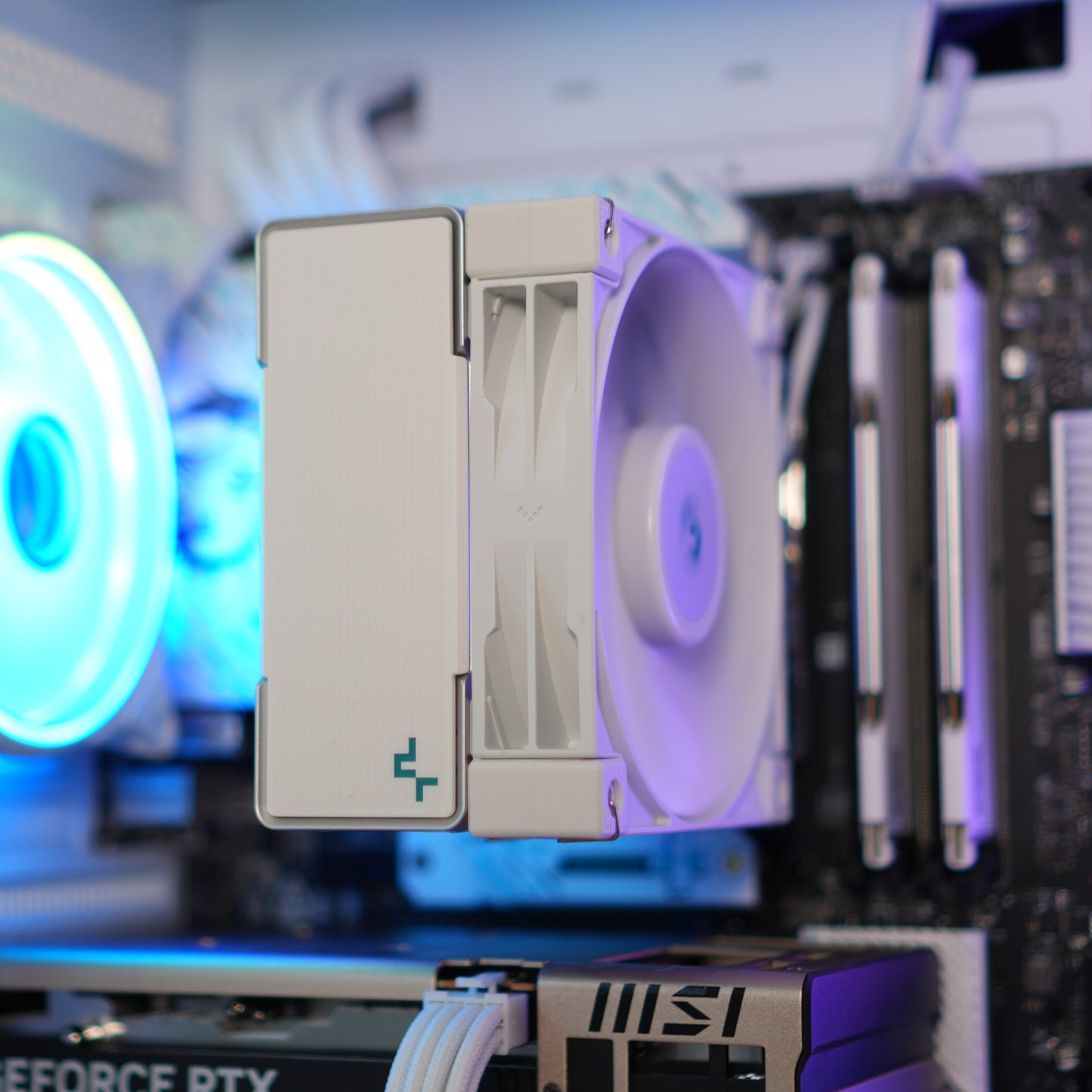 Akira White | RTX 5060 + Ryzen 5 7500F | Ready-to-Go Gaming PC | PC36