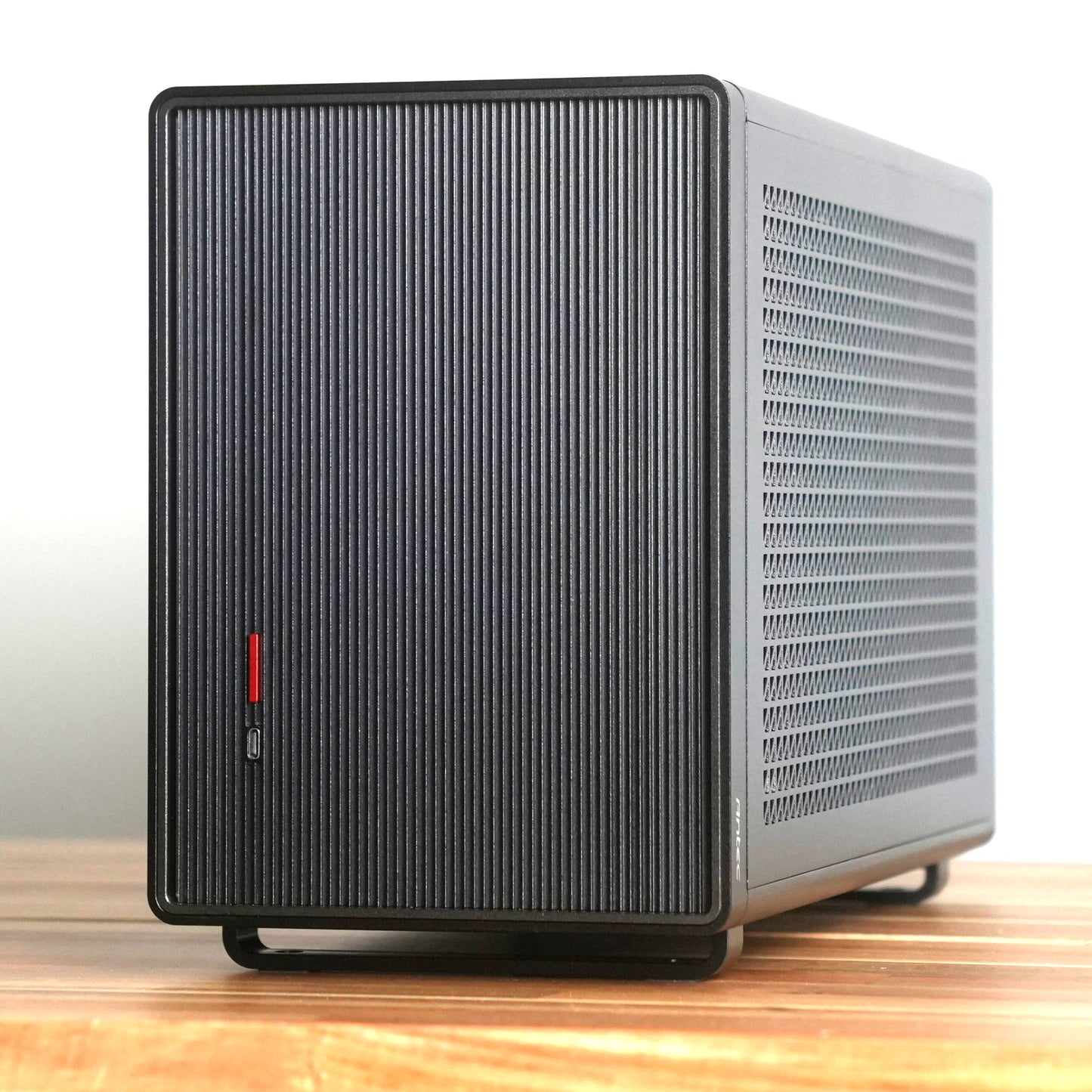 Metallique Chrome | RTX 5090 + Ryzen 7 9800X3D | Ready-to-Go Gaming PC | PC36