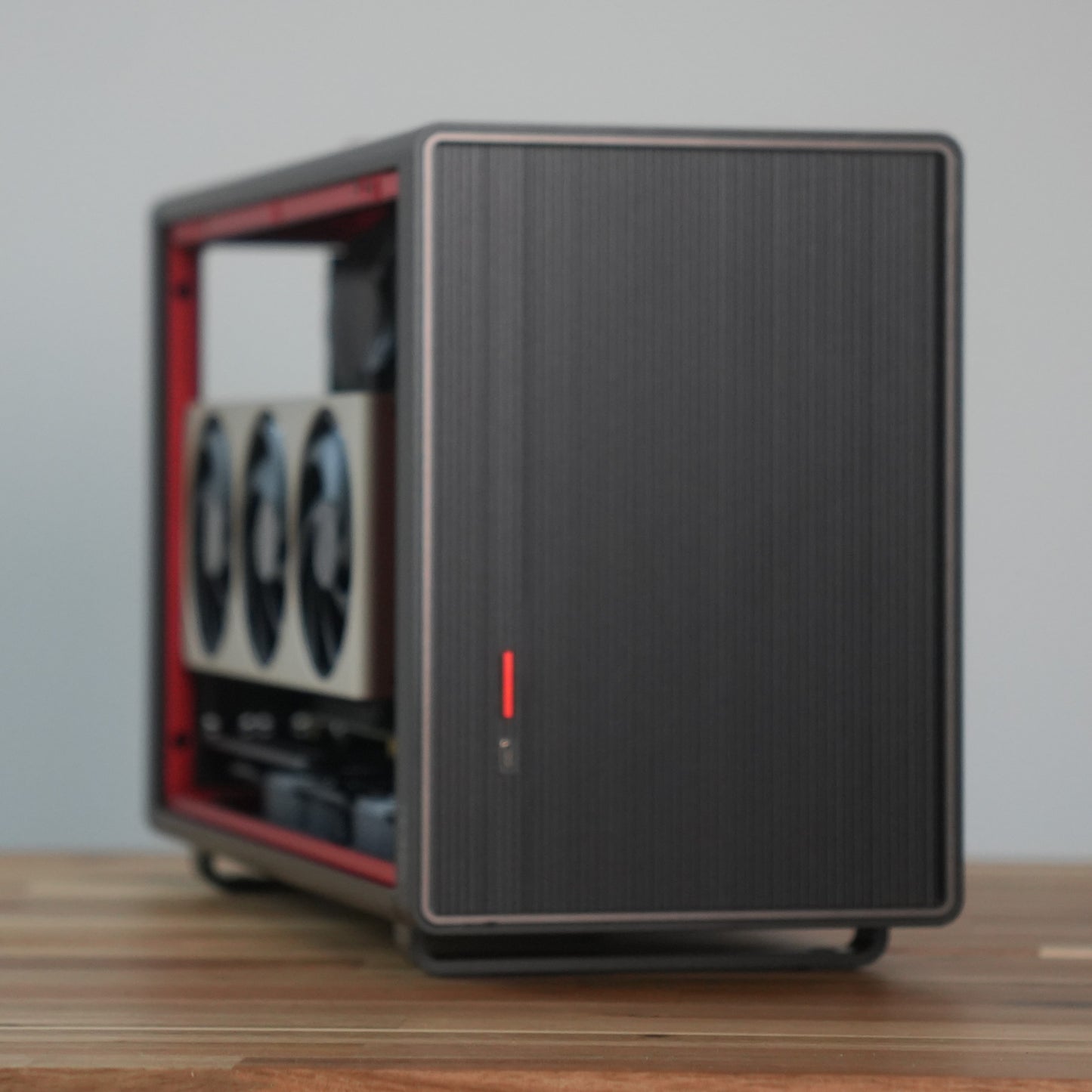 Metallique Chrome | RTX 5090 + Ryzen 7 9800X3D | Ready-to-Go Gaming PC | PC36