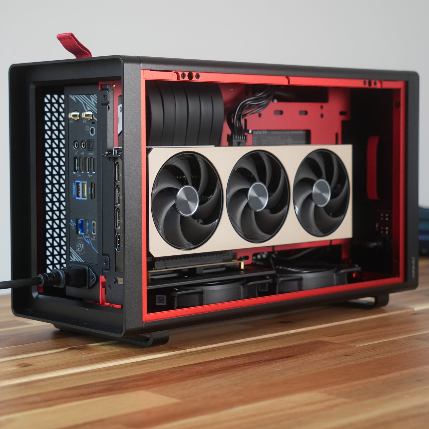 Metallique Chrome | RTX 5090 + Ryzen 7 9800X3D | Ready-to-Go Gaming PC | PC36