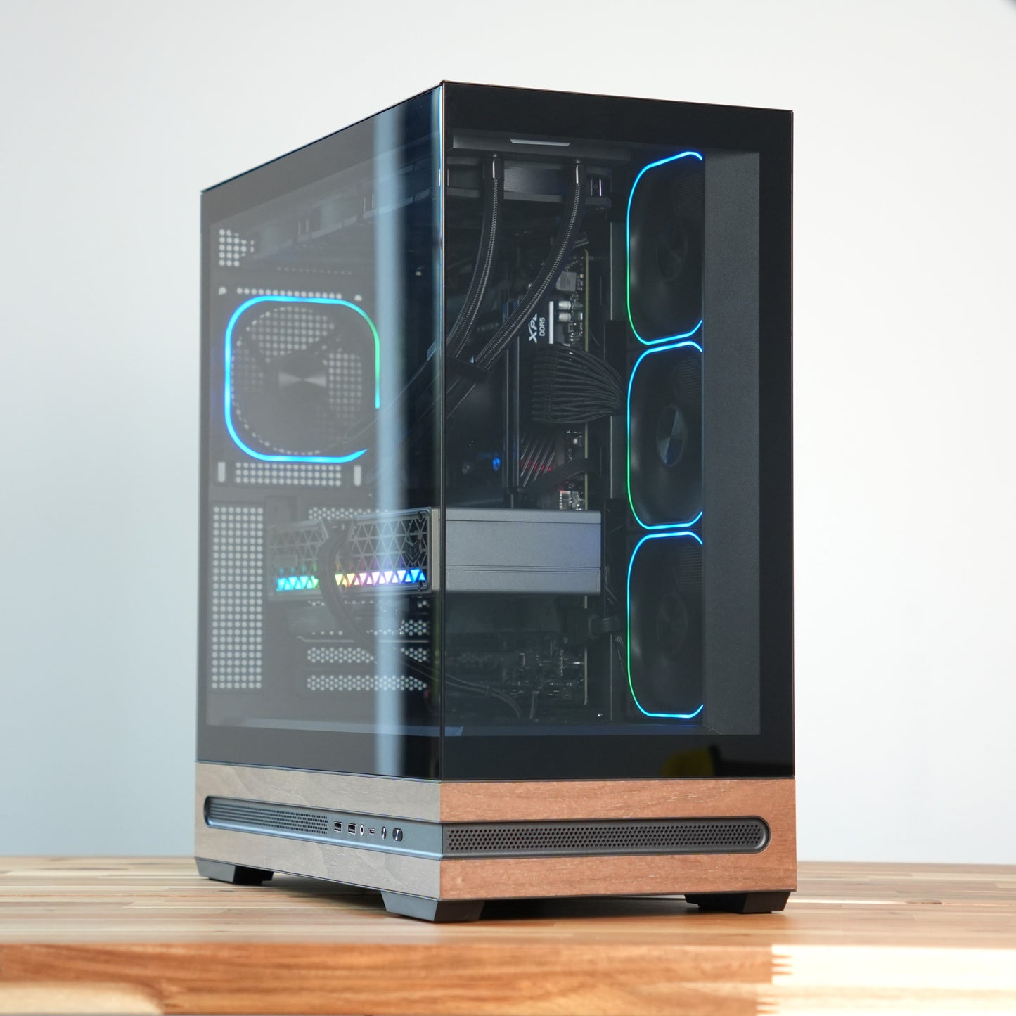 Elegance Vale | Radeon RX 9060 XT 16GB + Ryzen 7 7700 | Ready-to-Go Gaming PC | PC36